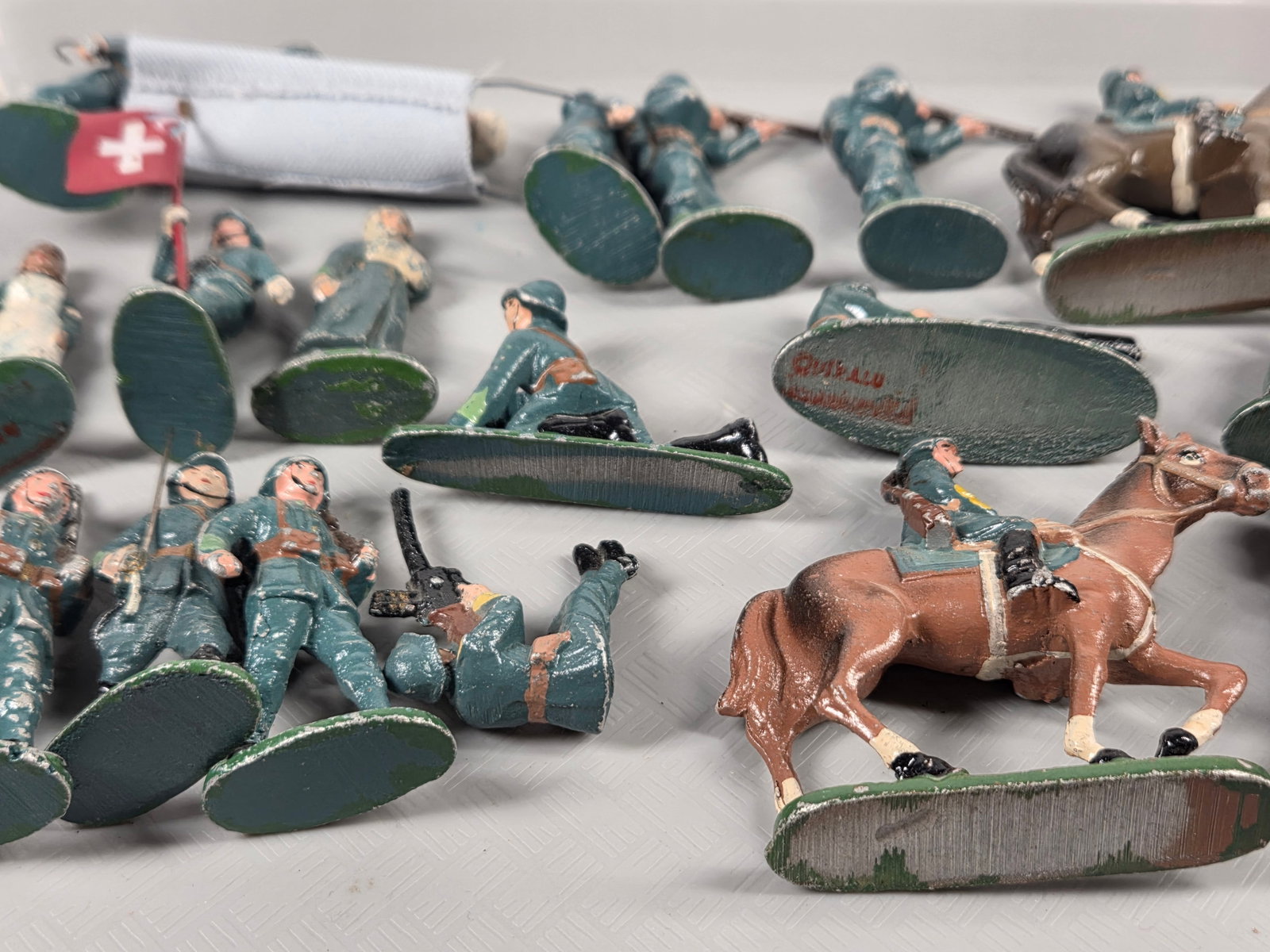 VARIOUS LEAD PAINTED SOLDIERS - 6