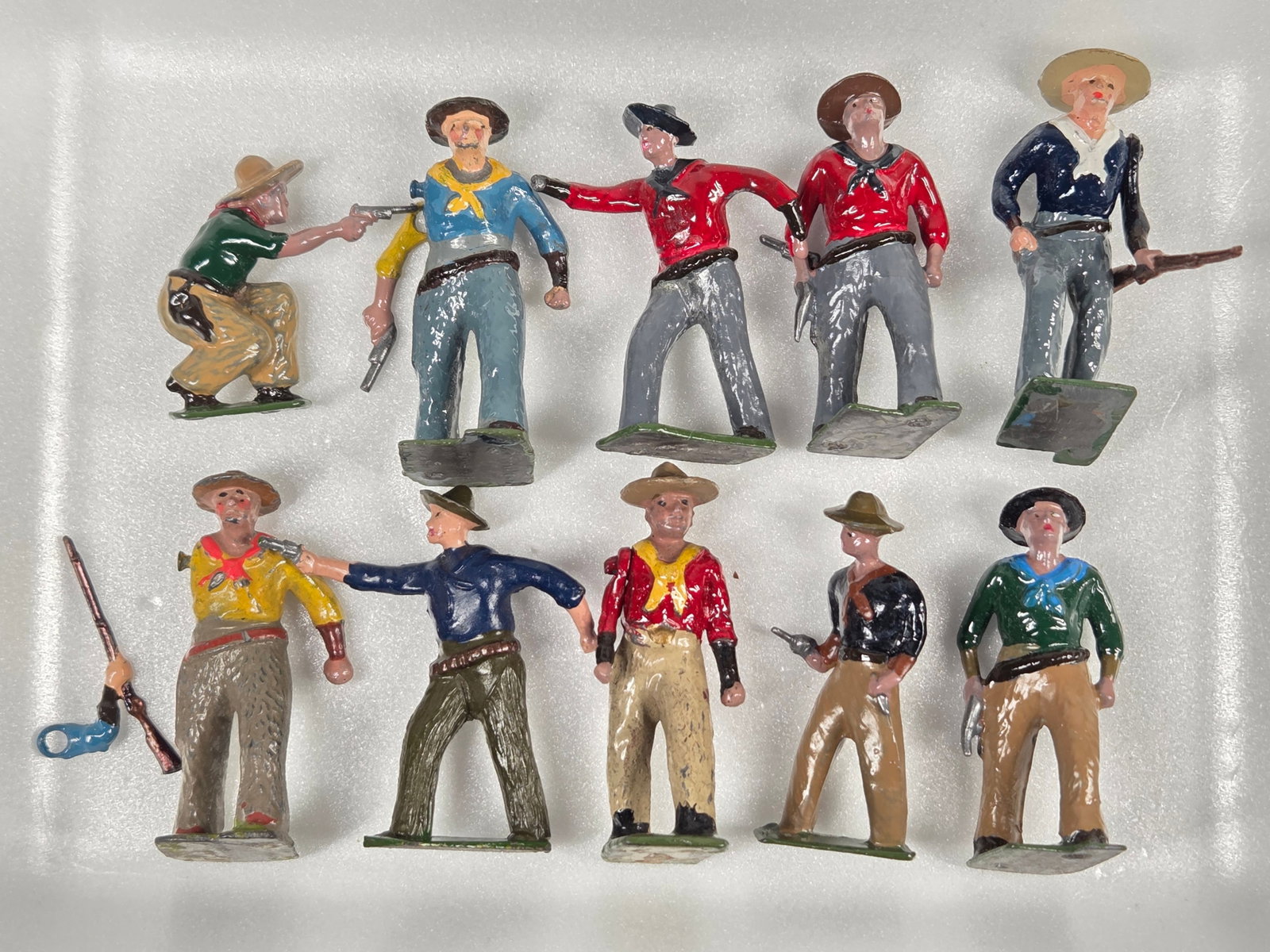 ASSORTED LOT BRITAINS LEAD PAINTED COWBOYS: ALL REMAIN IN GOOD CONDITION, SHOWING SOME TYPICAL WEAR.