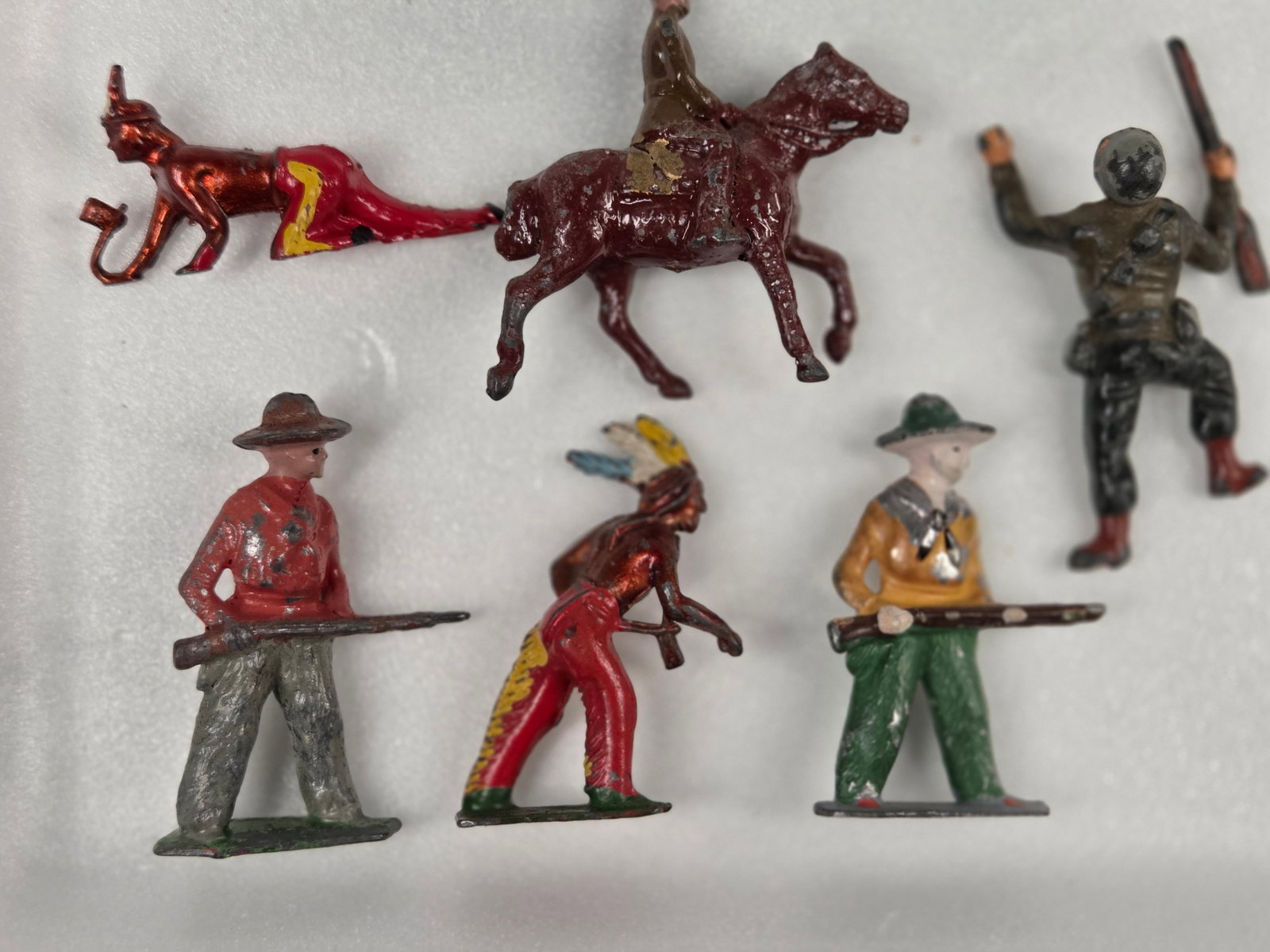 ASSORTED LOT PAINTED LEAD COWBOYS INDIANS SOLDIER (1 of 4)