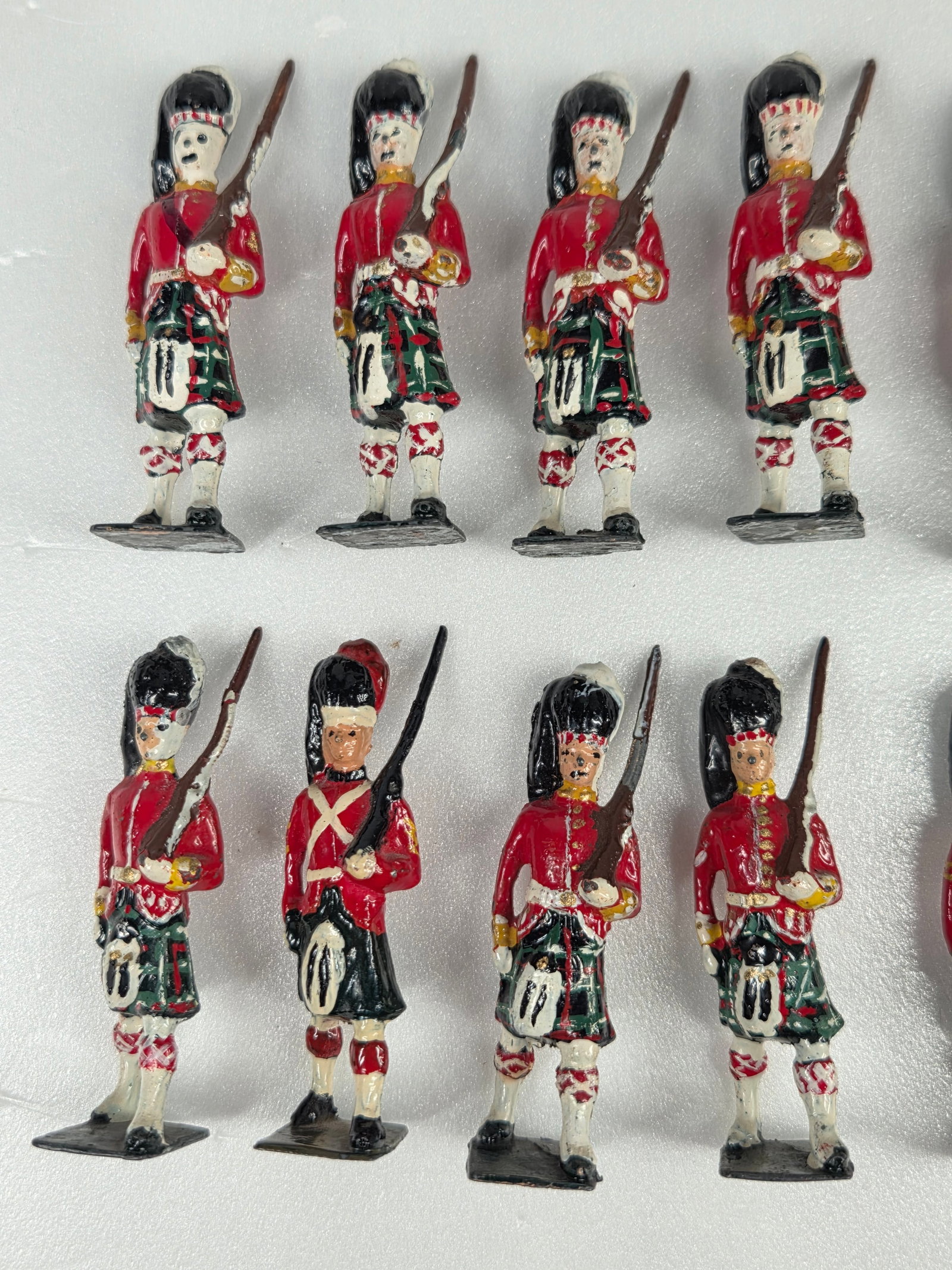 BRITAINS ASSORTED MARCHING GORDON HIGHLANDERS - 2
