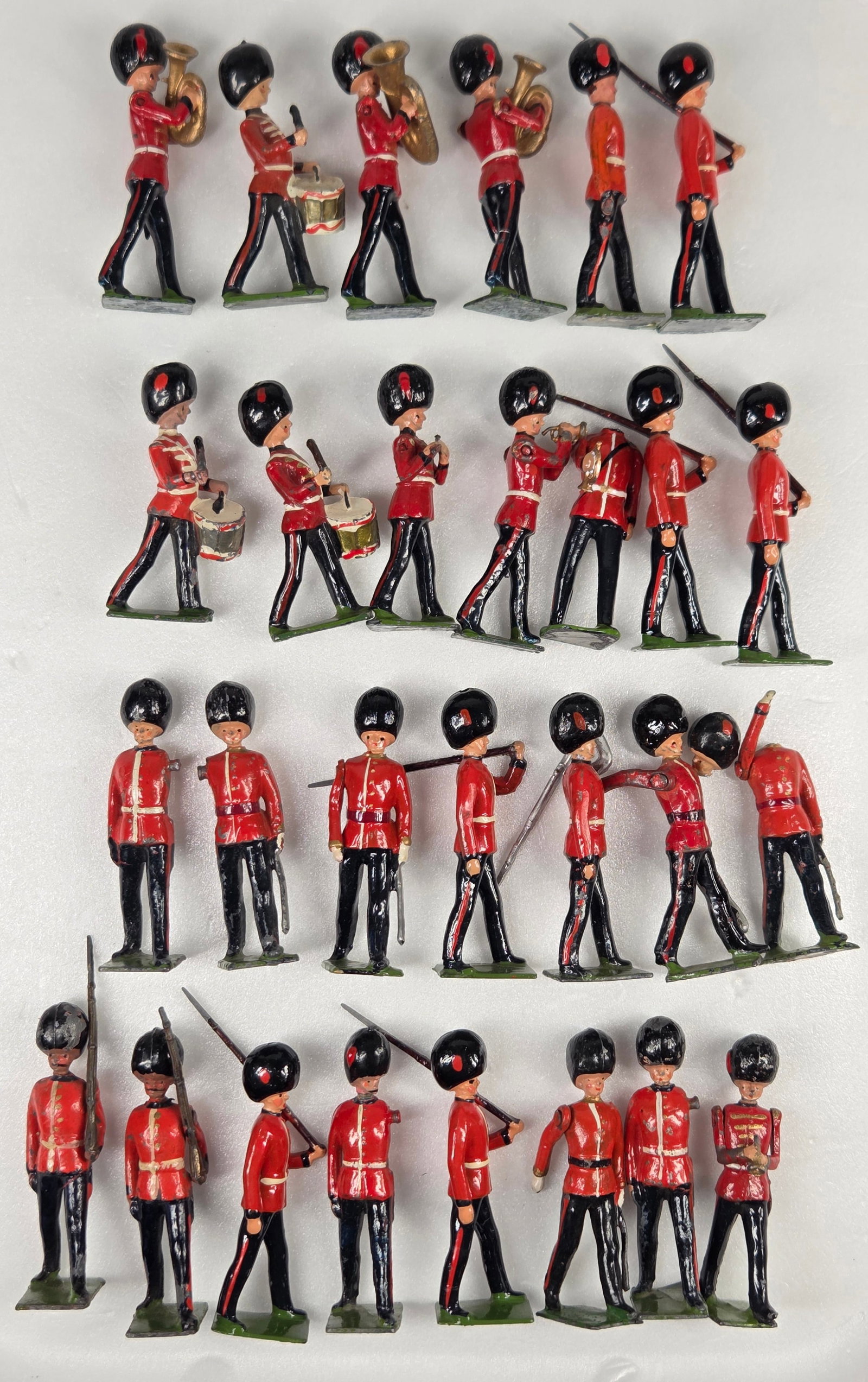 VARIOUS LEAD BRITAINS MARCHING BAND & SOLDIERS (1 of 6)
