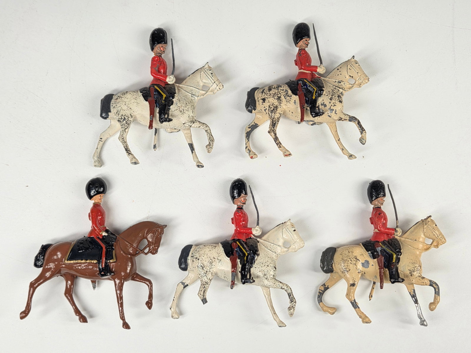 5) BRITAINS PAINTED LEAD MOUNTED SOLDIERS CAVALRY (1 of 5)