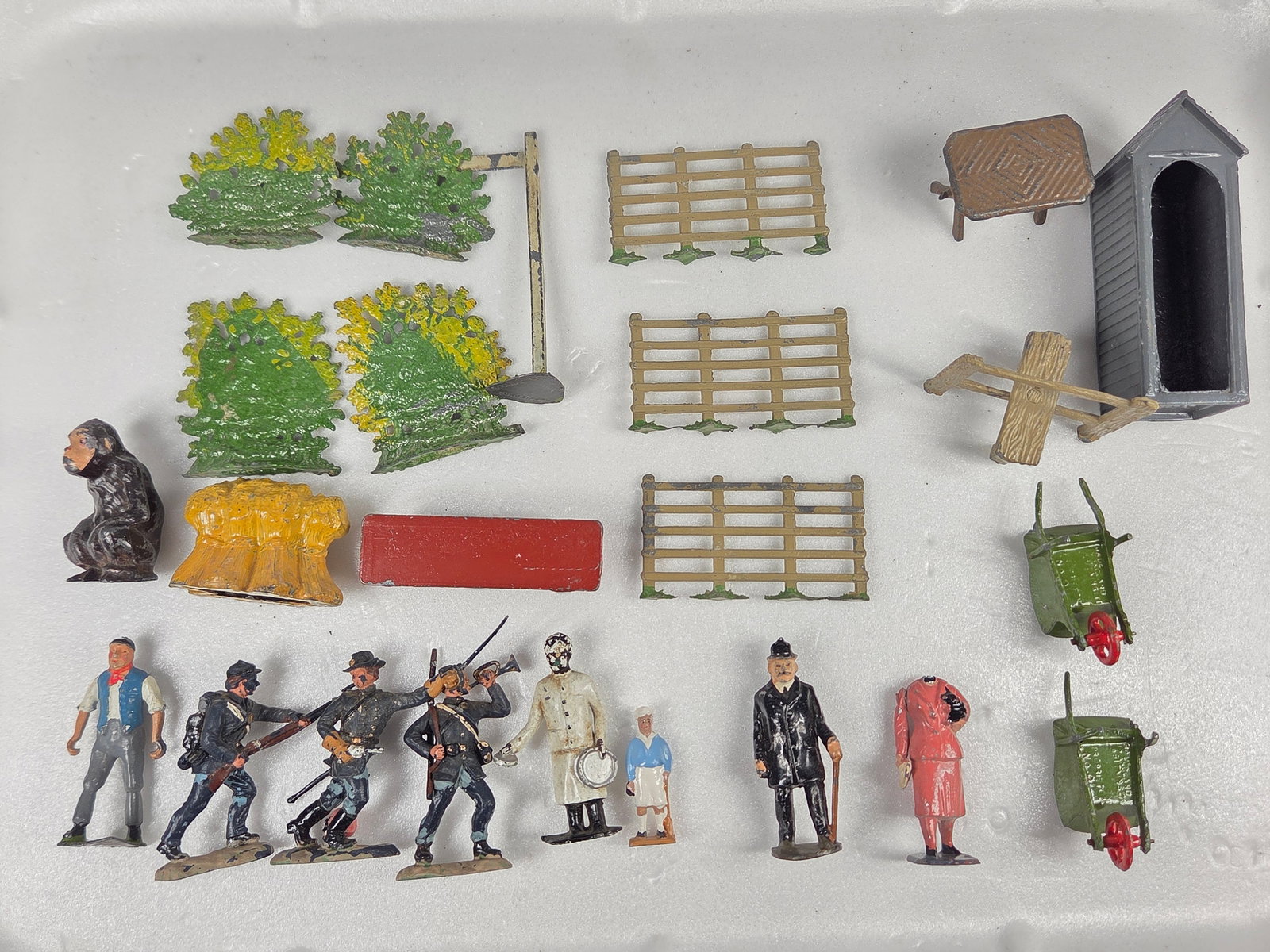 VARIOUS SCENERY, FOLIAGE, SOLDIERS & CIVILIANS: ALL REMAIN IN GOOD CONDITION SHOWING SOME TYPICAL WEAR, PAINT LOSS, LOSS