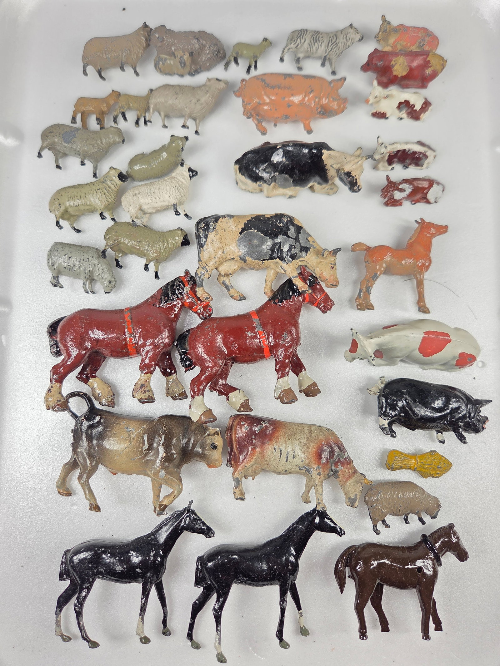 LARGE ASSORTMENT PAINTED LEAD FARM ANIMALS: ALL REMAIN IN GOOD CONDITION SHOWING SOME TYPICAL WEAR, PAINT LOSS