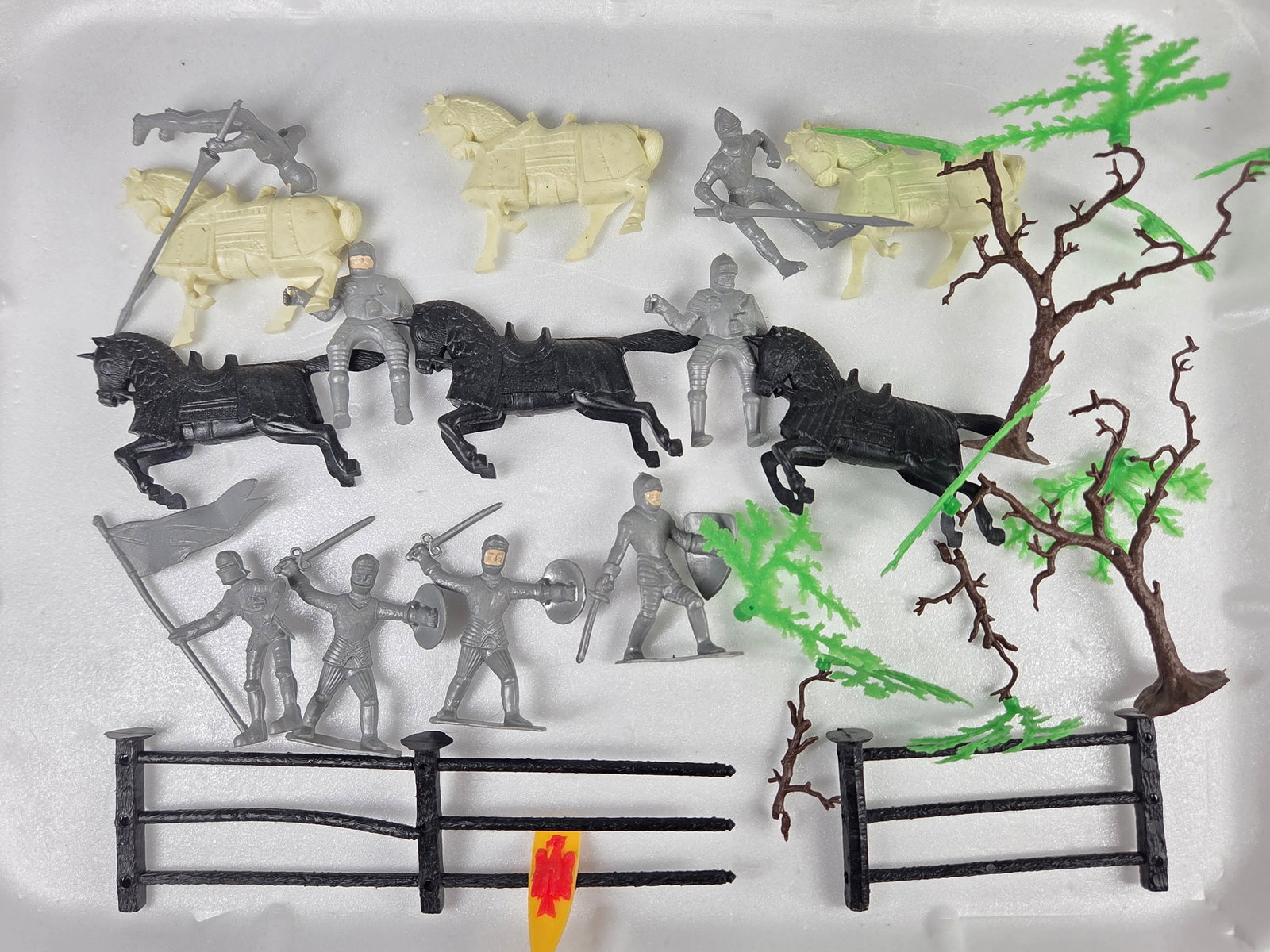 PLASTIC MEDIEVAL KNIGHTS ON HORSEBACK, SCENERY (1 of 4)