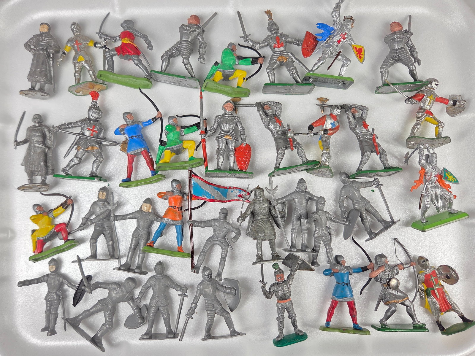 LARGE ASSORTMENT FIGHTING BATTLING KNIGHTS (1 of 4)