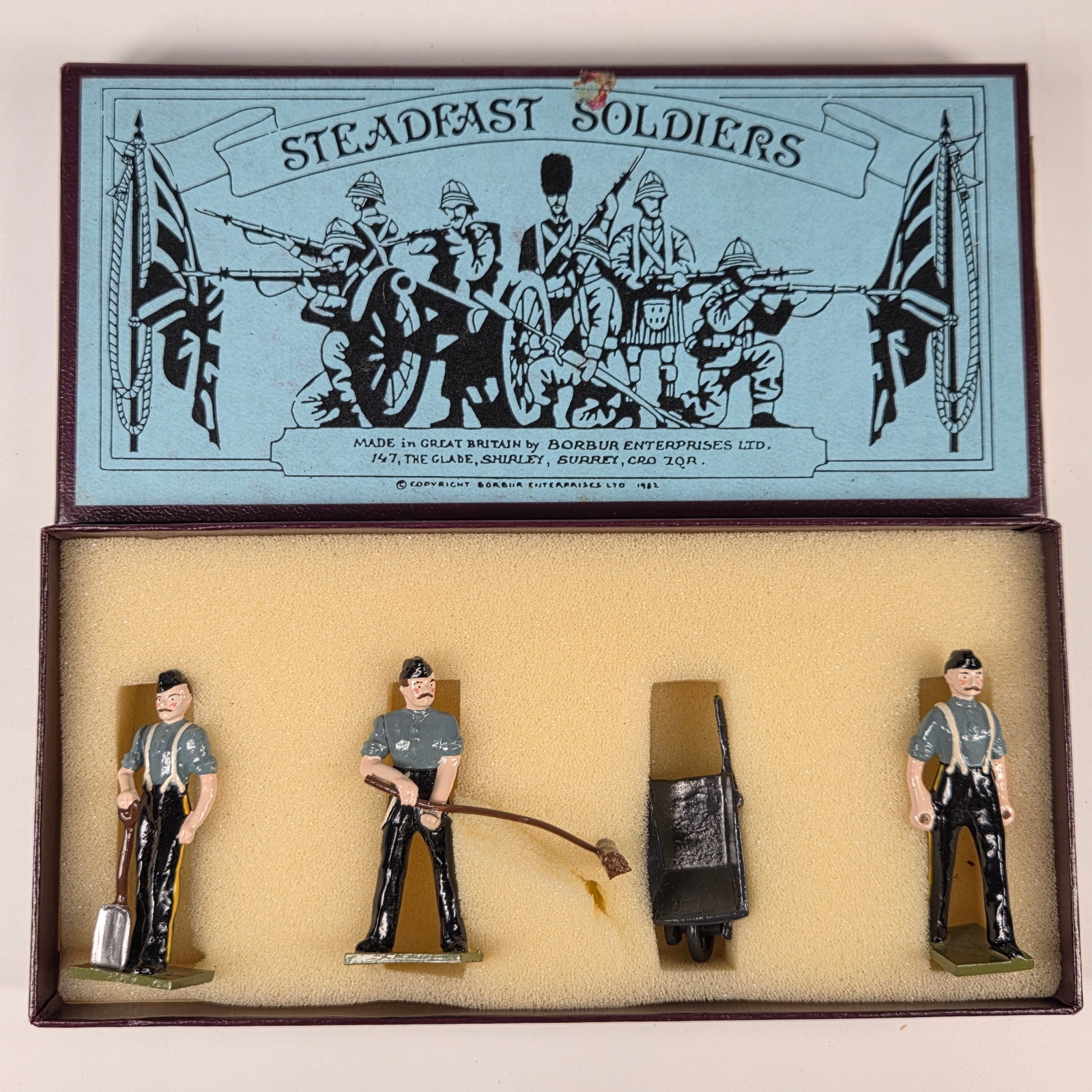 STEADFAST SF29 STABLE DUTY PAINTED LEAD WORKERS: SET REMAINS IN GOOD CONDITION, SHOWING SOME TYPICAL PAINT / USAGE WEAR. CUSTOM BOX.