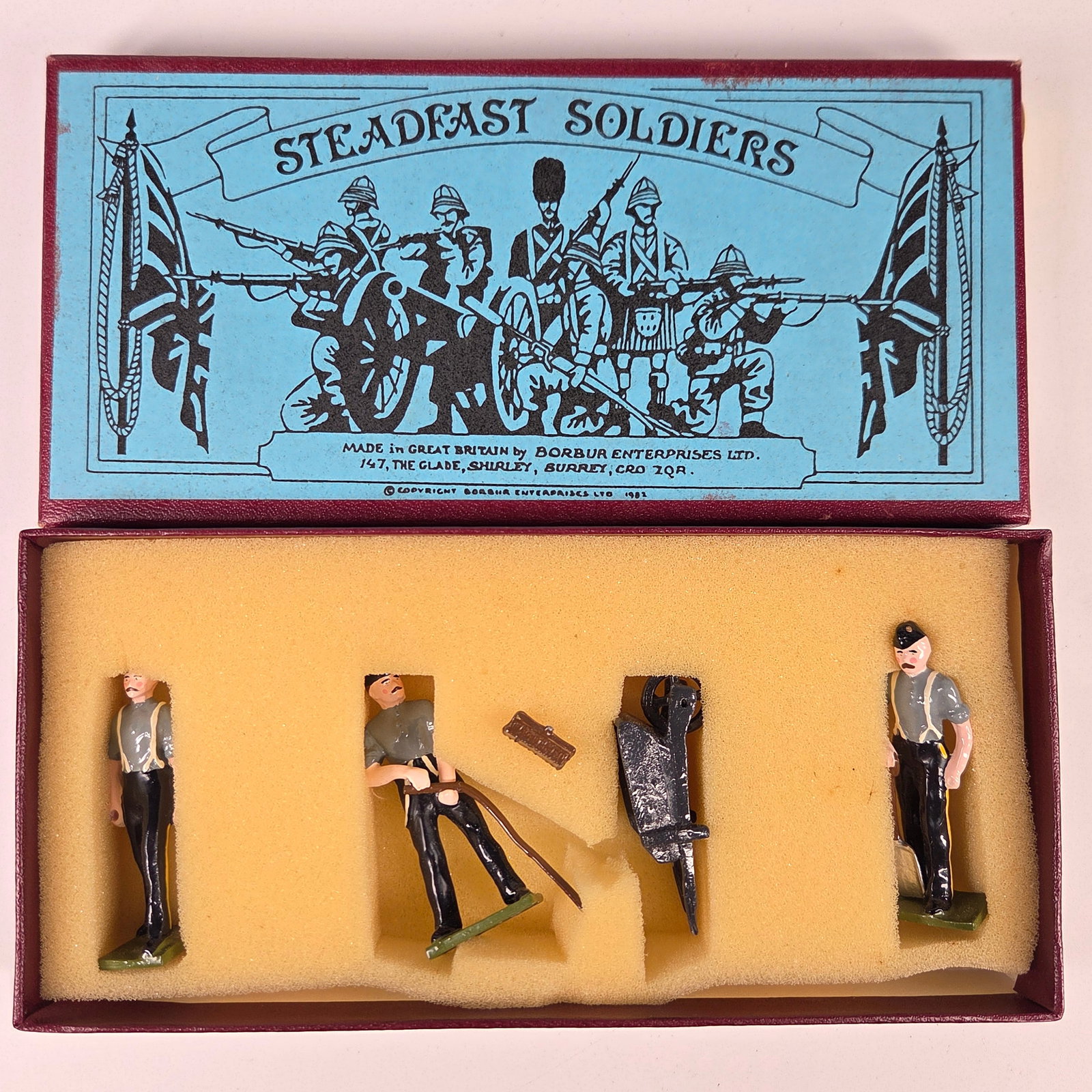 STEADFAST SF40 BRITISH MALTESE CART SET: SET REMAINS IN GOOD CONDITION, SHOWING SOME TYPICAL PAINT / USAGE WEAR. CUSTOM BOX.