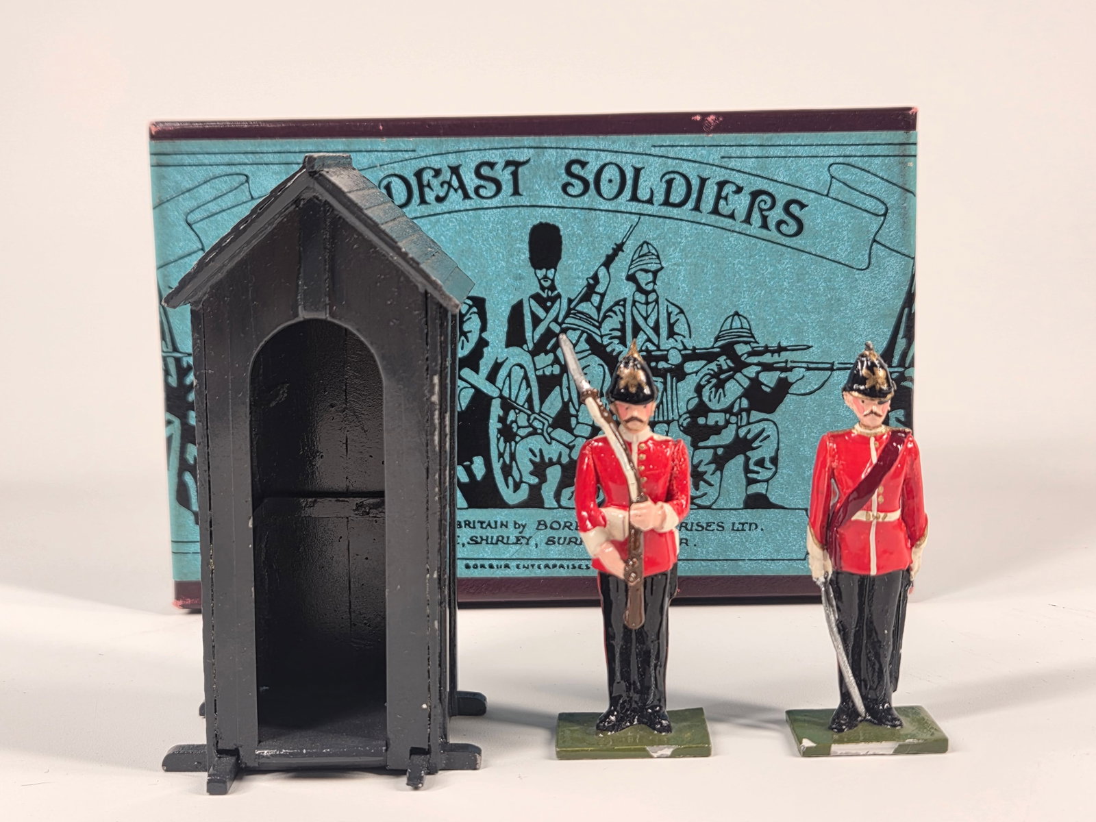 STEADFAST SF57 GLOUCESTERSHIRE REGIMENT SENTRY GONG: SET REMAINS IN GOOD CONDITION, SHOWING SOME TYPICAL PAINT / USAGE WEAR. CUSTOM BOX.