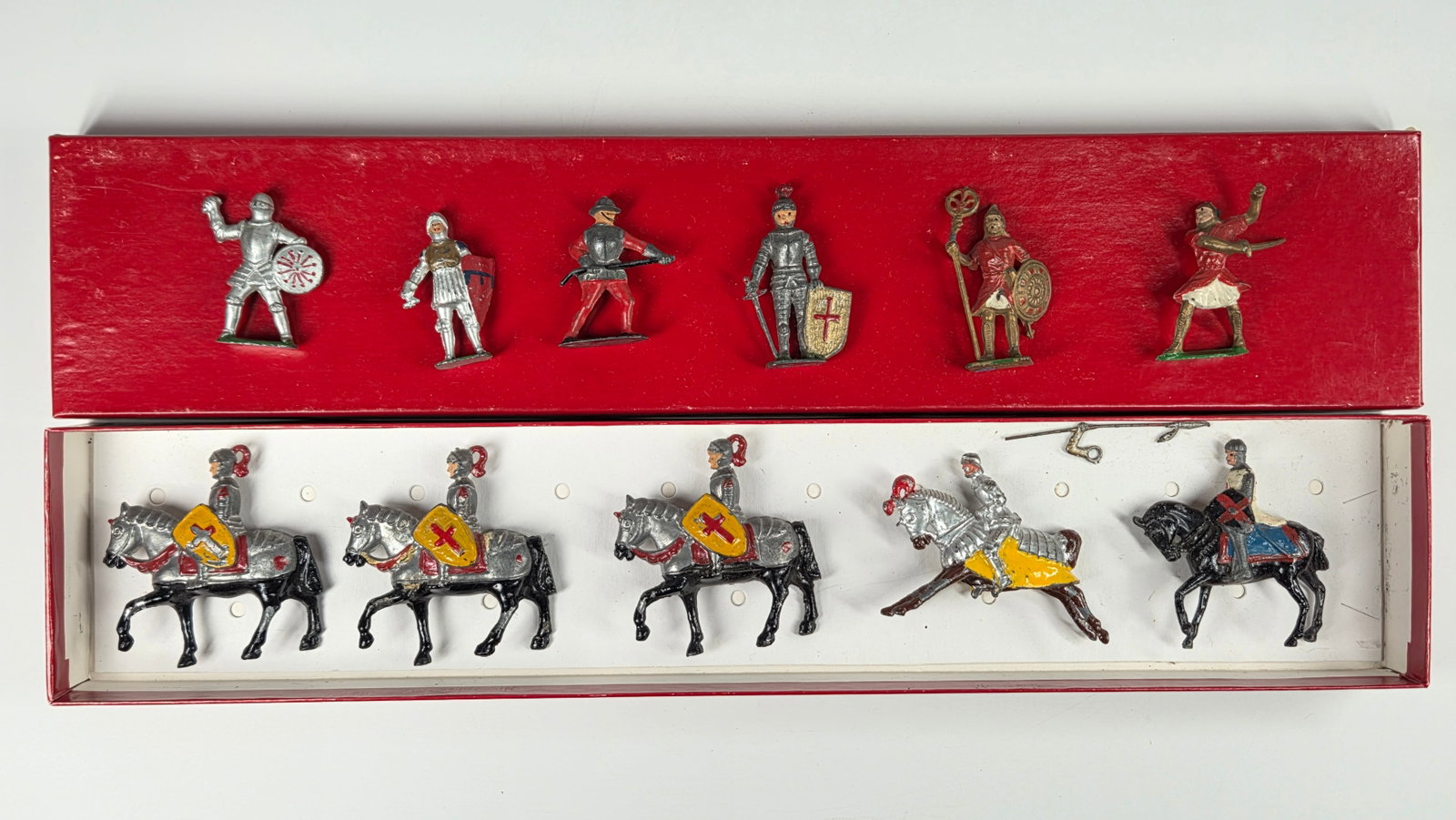 11) MEDIEVAL PAINTED LEAD KNIGHTS HORSES (1 of 7)