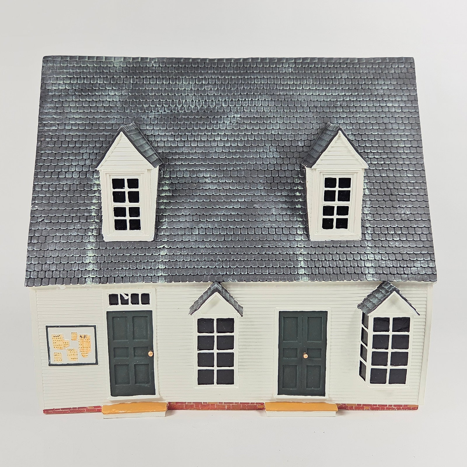 FRONTLINE FIGURES RESIDENTIAL HOUSE FACADE (1 of 3)