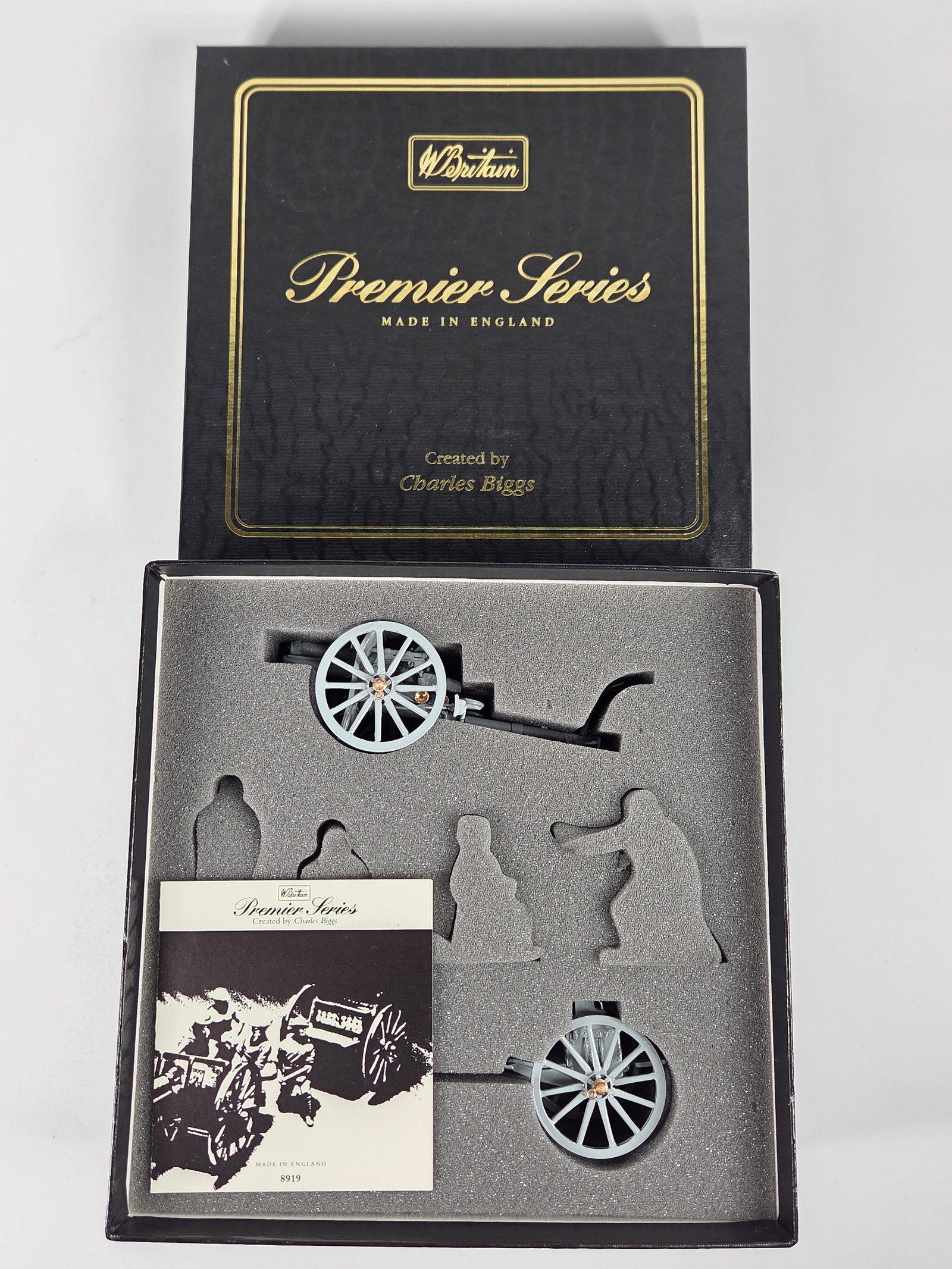 BRITAINS 8919 13 PDR GUN & LIMBER PREMIER SERIES (1 of 5)