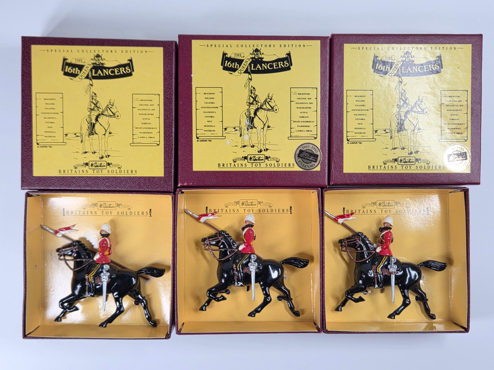 3) BRITAINS 8819 QUEEN'S 16TH LANCERS FIGURES (1 of 4)