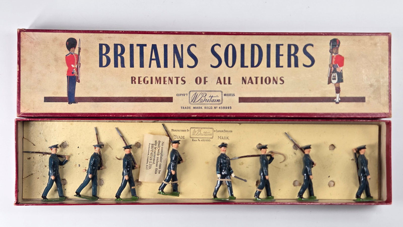 8) BRITAINS 2073 ROYAL AIR FORCE LEAD SOLDIERS SET (1 of 6)