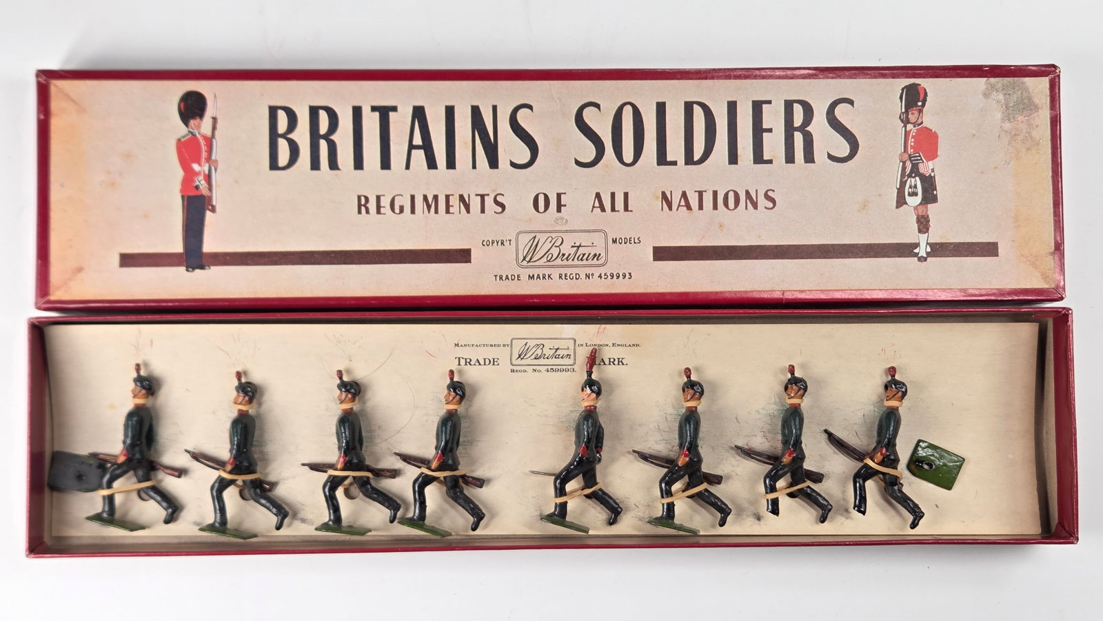 8) BRITAINS KINGS ROYAL RIFLE CORPS LEAD SOLDIERS (1 of 5)