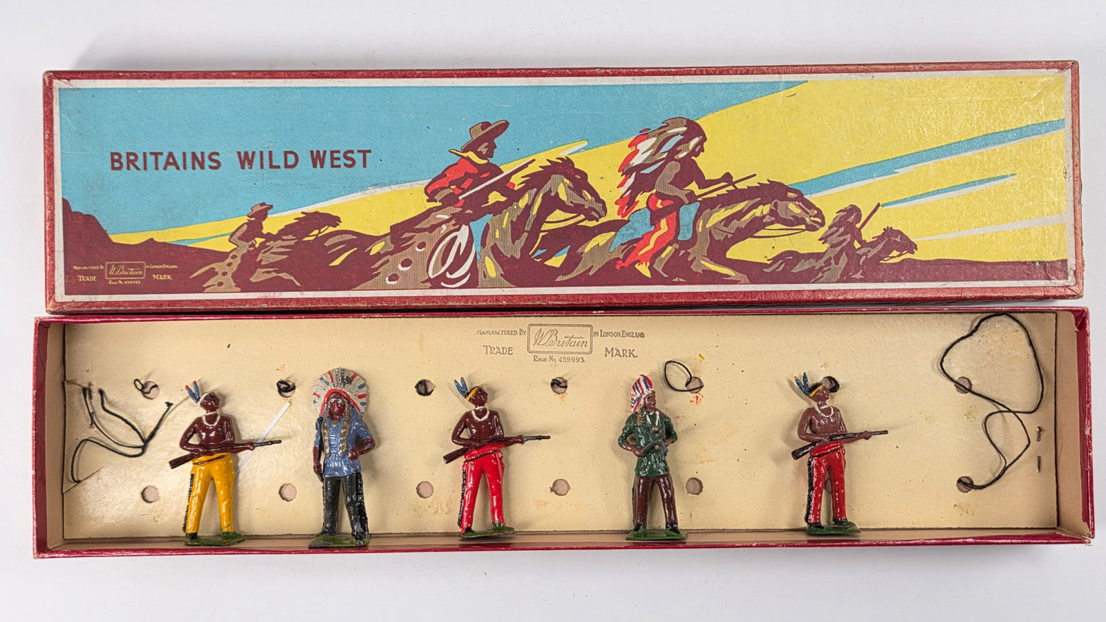 5) BRITAINS 150 WILD WEST AMERICAN INDIANS ON FOOT (1 of 4)