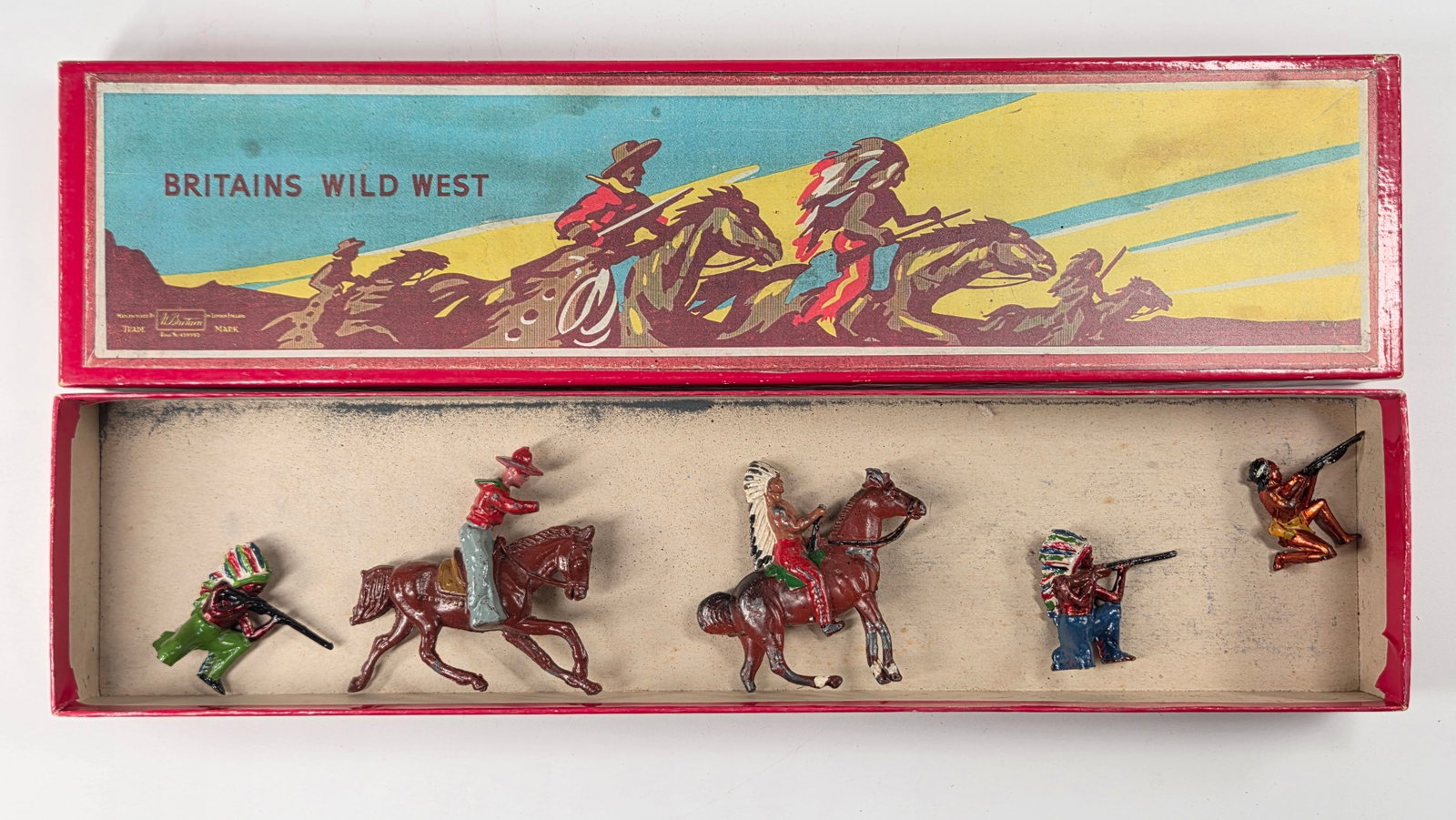 5) BRITAINS WILD WEST COWBOYS & INDIANS FIGURES (1 of 5)