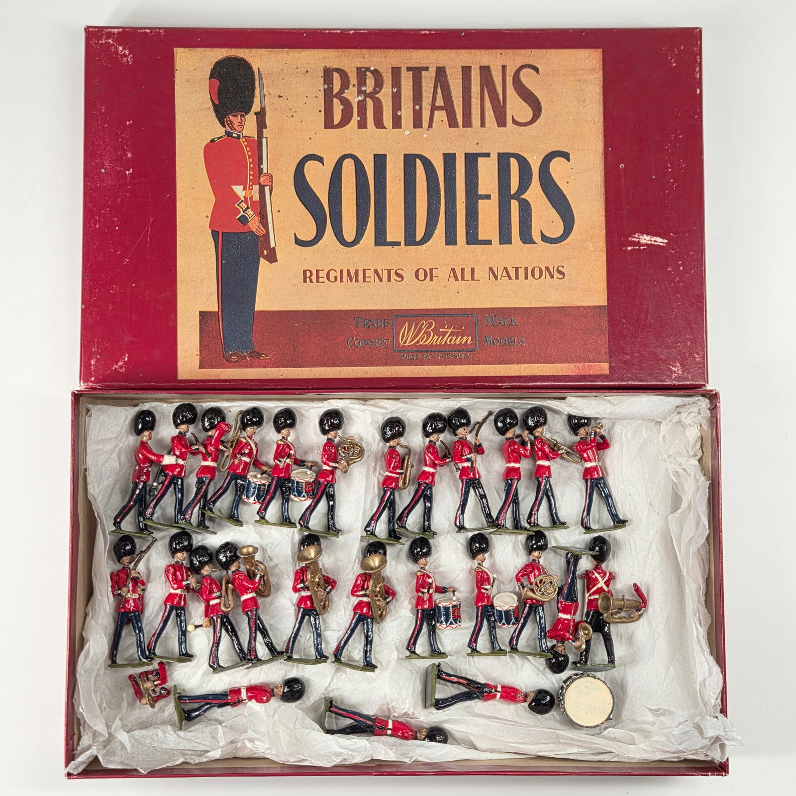 26) BRITAINS SCOTS GUARD MARCHING BAND FIGURES (1 of 8)