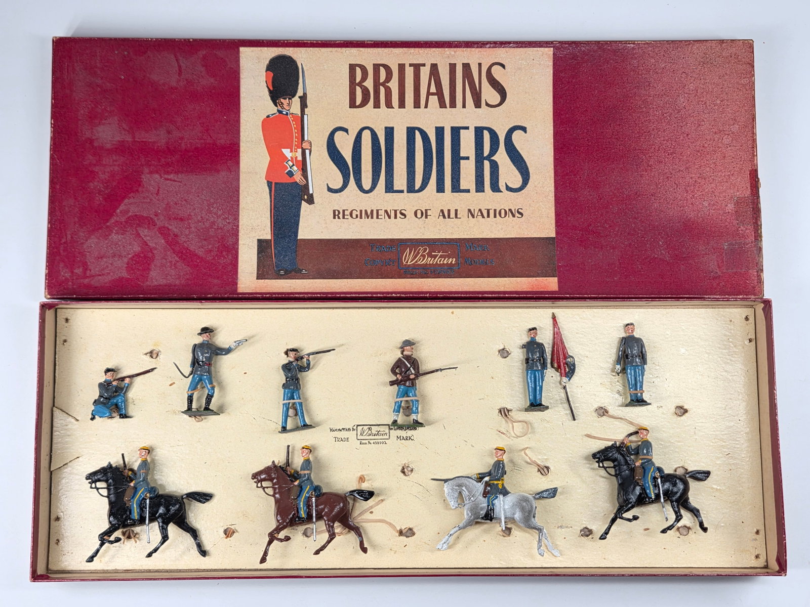10) BRITAINS 2068 CONFEDERATE CAVALRY & INFANTRY (1 of 6)