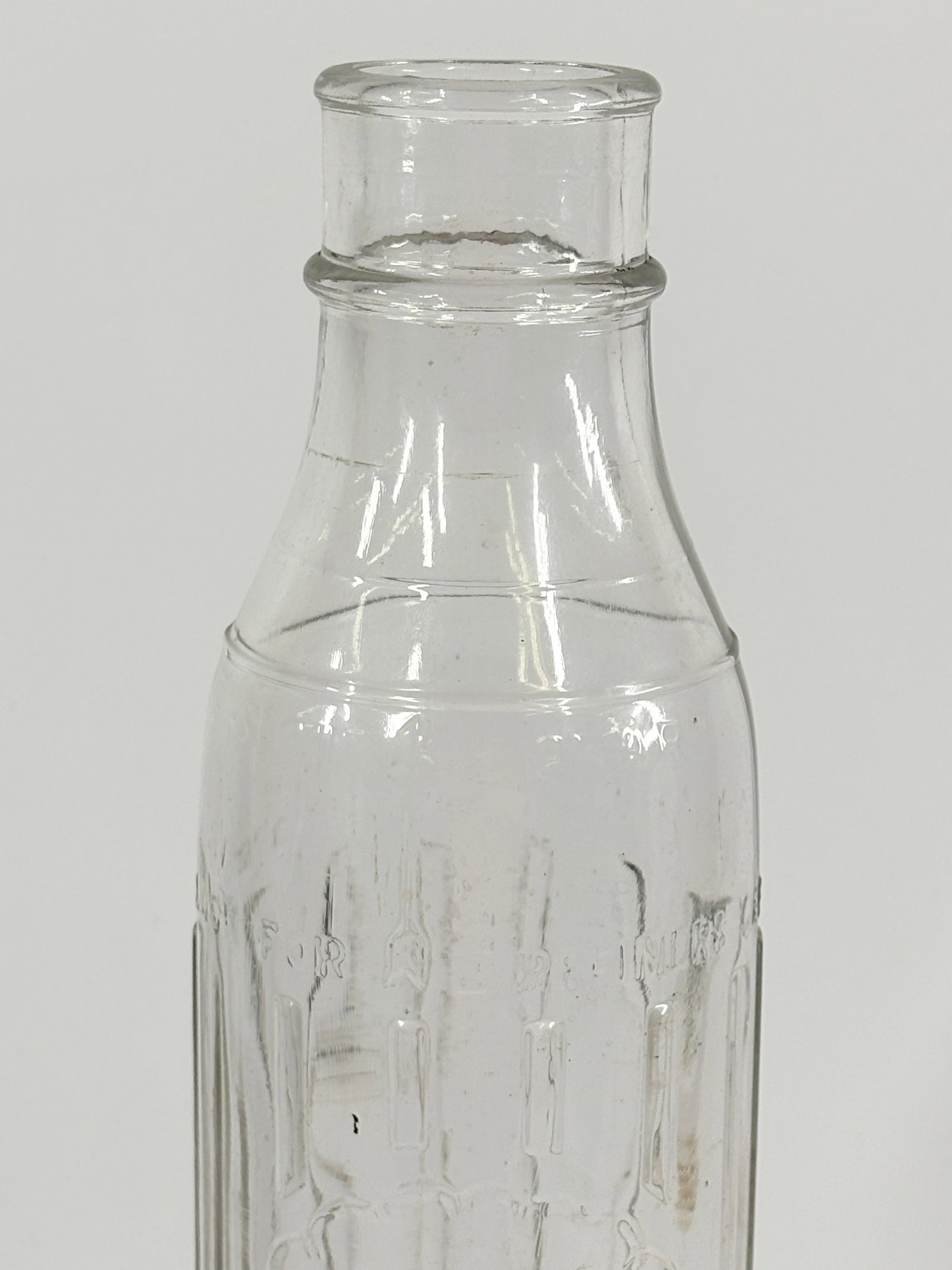 EMBOSSED SHELL MOTOR OIL GLASS BOTTLE - 5