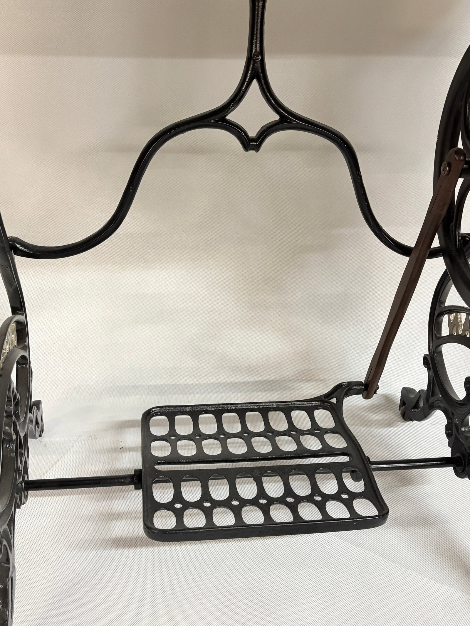 AMERICAN SEWING MACHINE W/ TABLE - 7