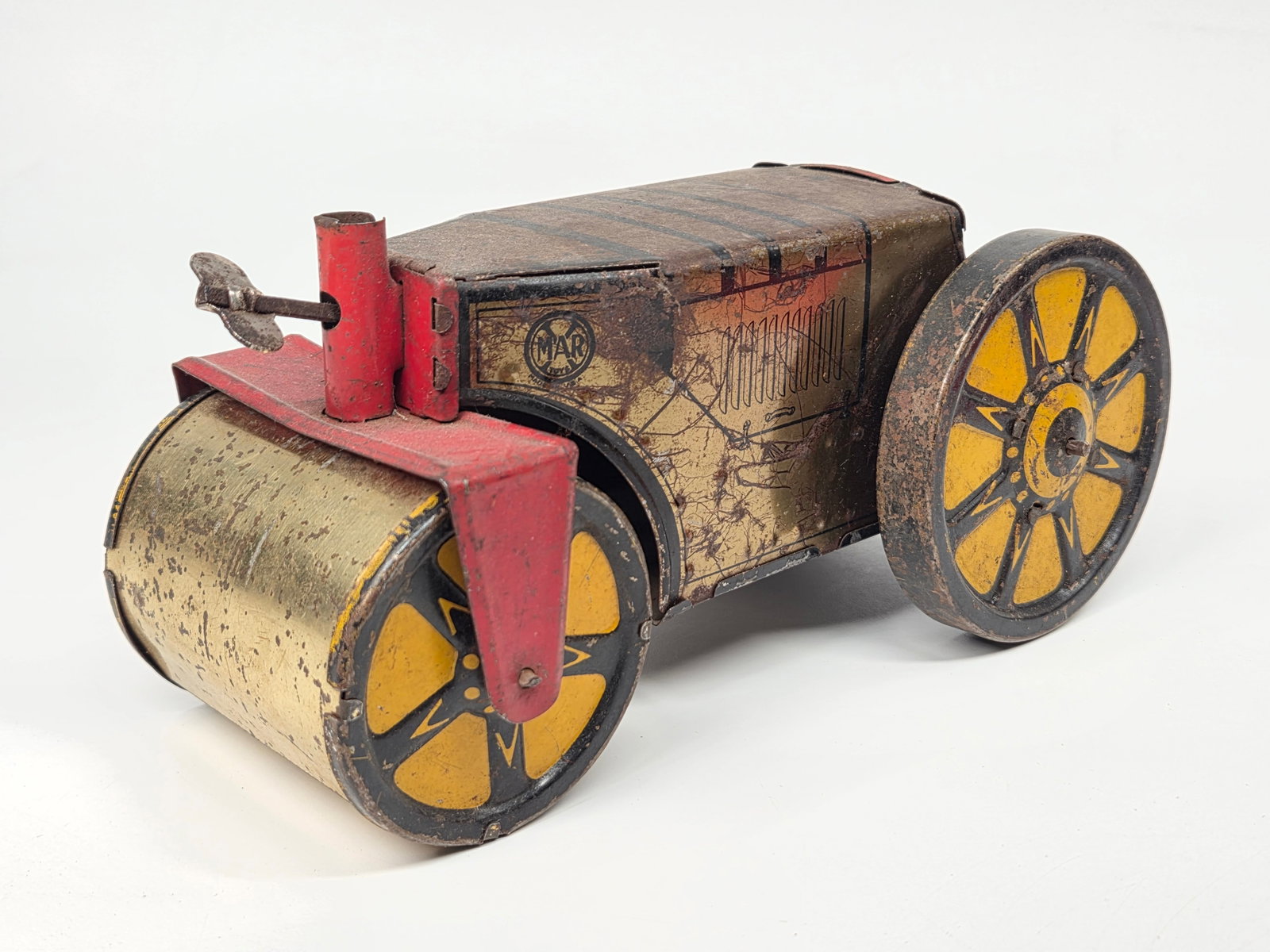 MARX TIN LITHO WIND UP ROAD ROLLER: REMAINS IN FAIR TO GOOD CONDITION, SHOWING TYPICAL WEAR THROUGHOUT. WIND UP DOES NOT WORK.
