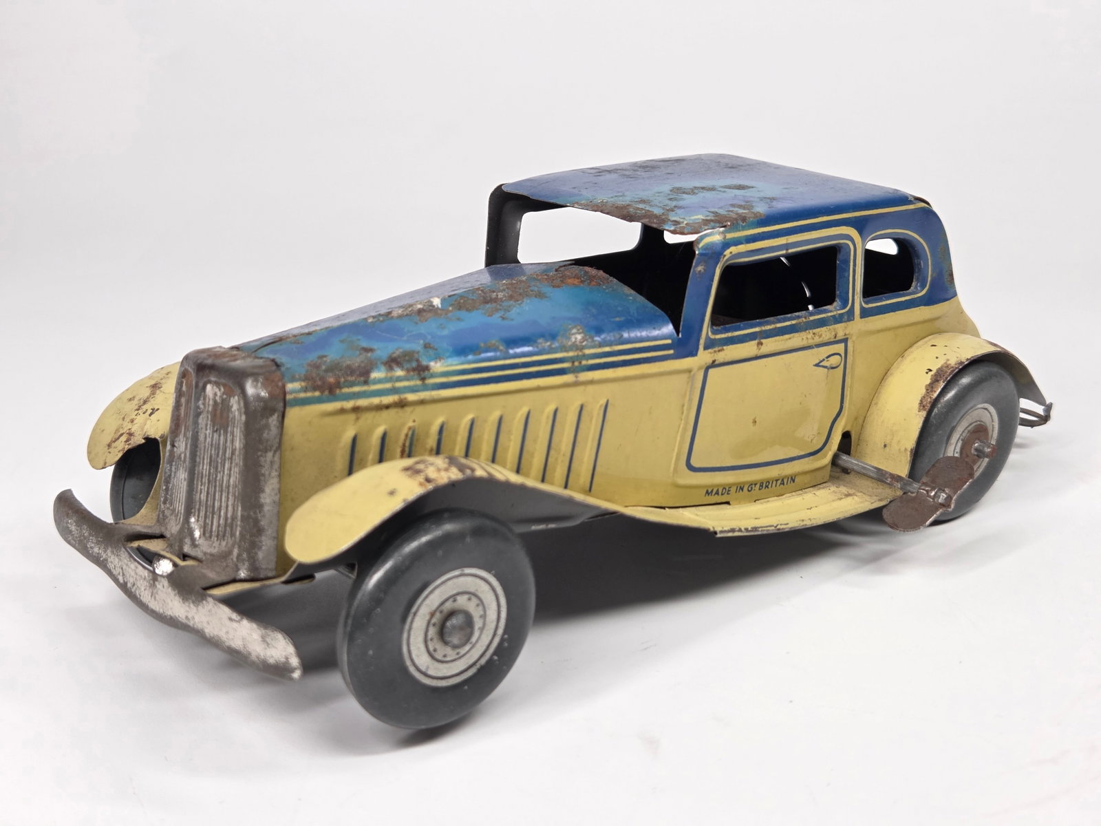 METTOY GT BRITAIN TIN WIND UP TOURING CAR: REMAINS IN FAIR TO GOOD CONDITION, SHOWING SOME TYPICAL USAGE WEAR. WIND UP DOES NOT WORK.