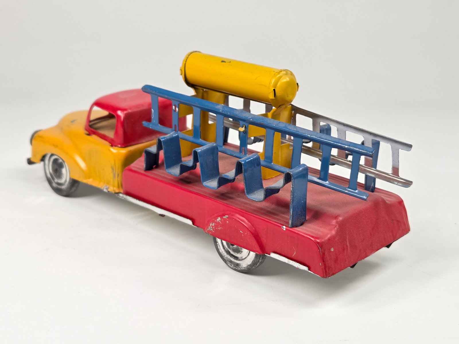 VINTAGE TIN LITHO FIRE ENGINE TRUCK - 2
