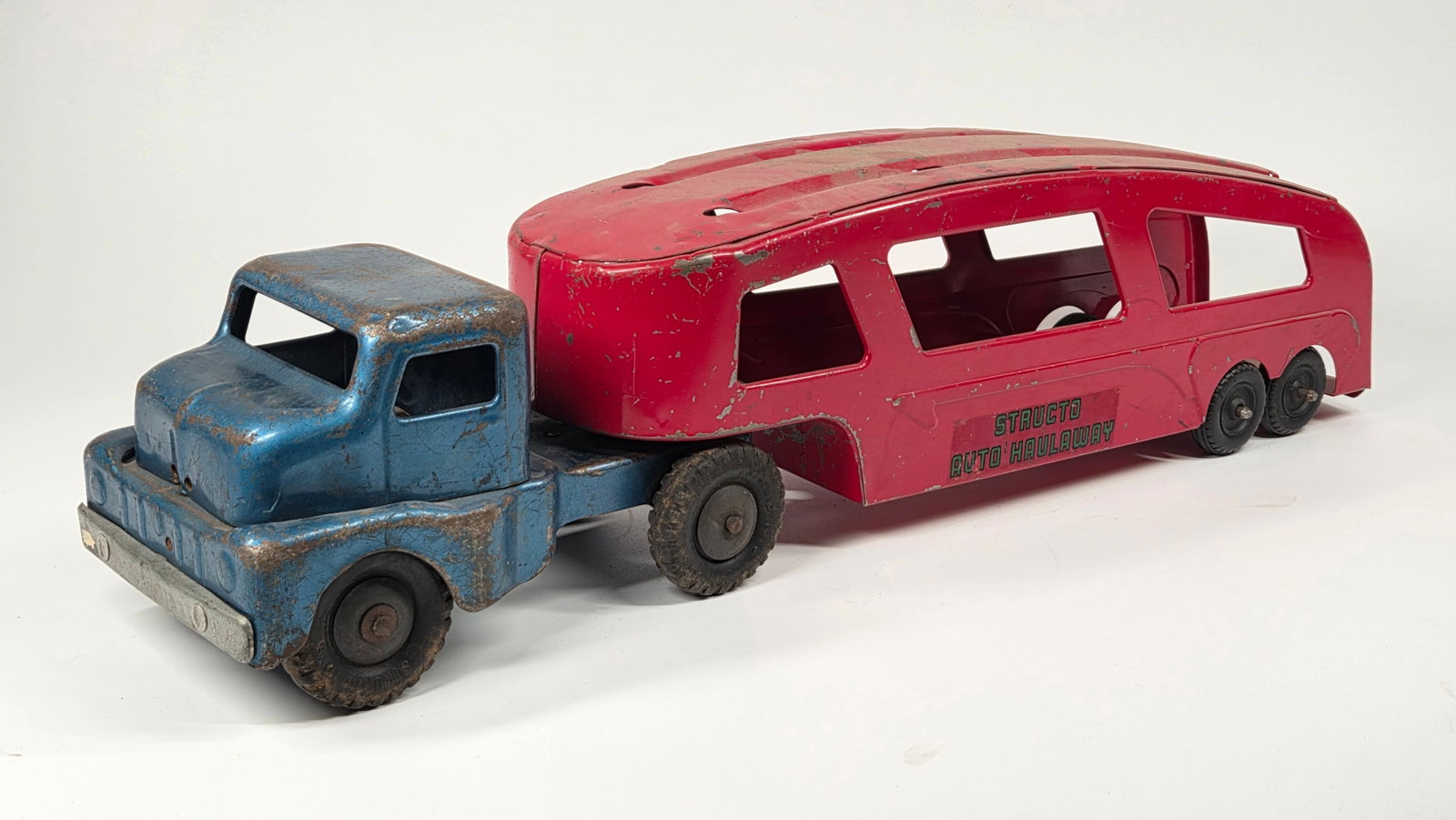 STRUCTO PRESSED STEEL AUTO HAULER TRUCK: REMAINS IN FAIR TO GOOD CONDITION, SHOWING SOME TYPICAL WEAR.