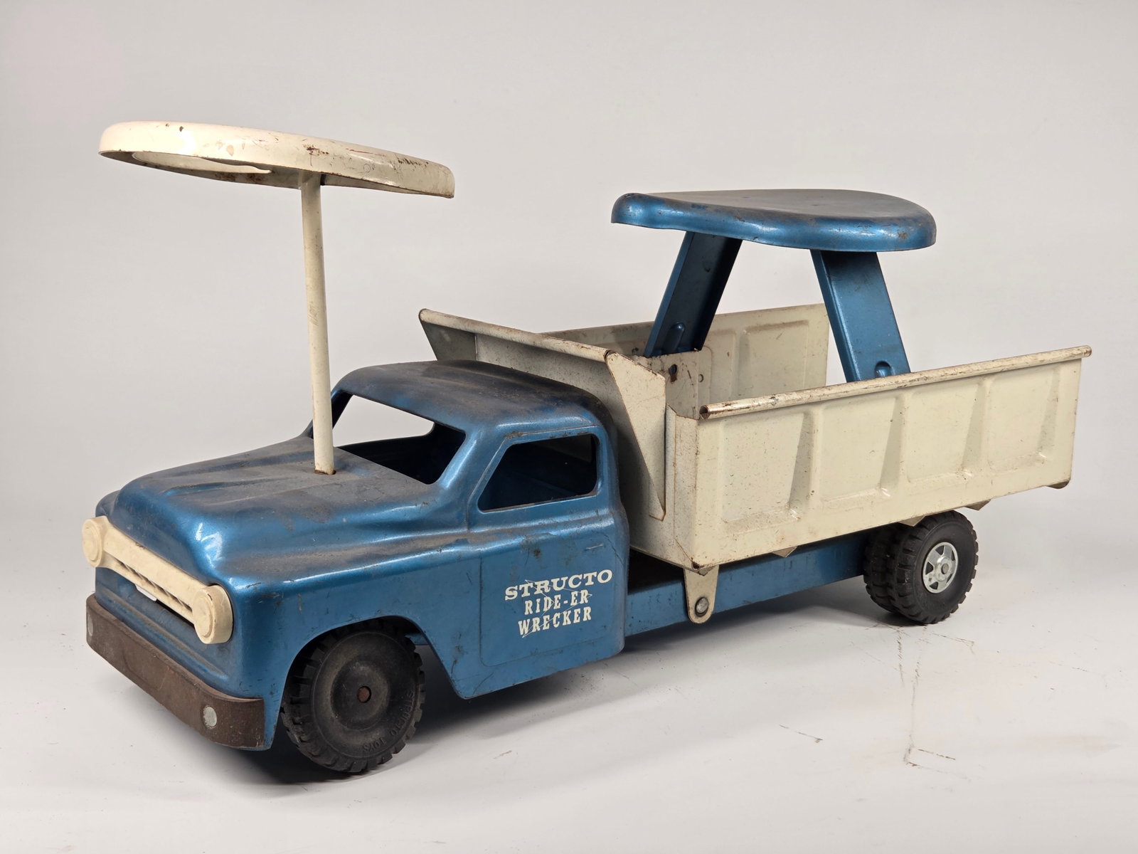 STRUCTO PRESSED STEEL RIDE ER WRECKER DUMP TRUCK (1 of 4)