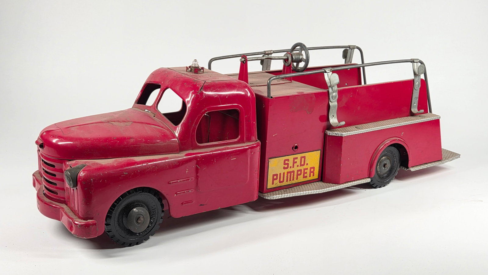 STRUCTO PRESSED STEEL FIRE DEPT. PUMPER TRUCK (1 of 5)