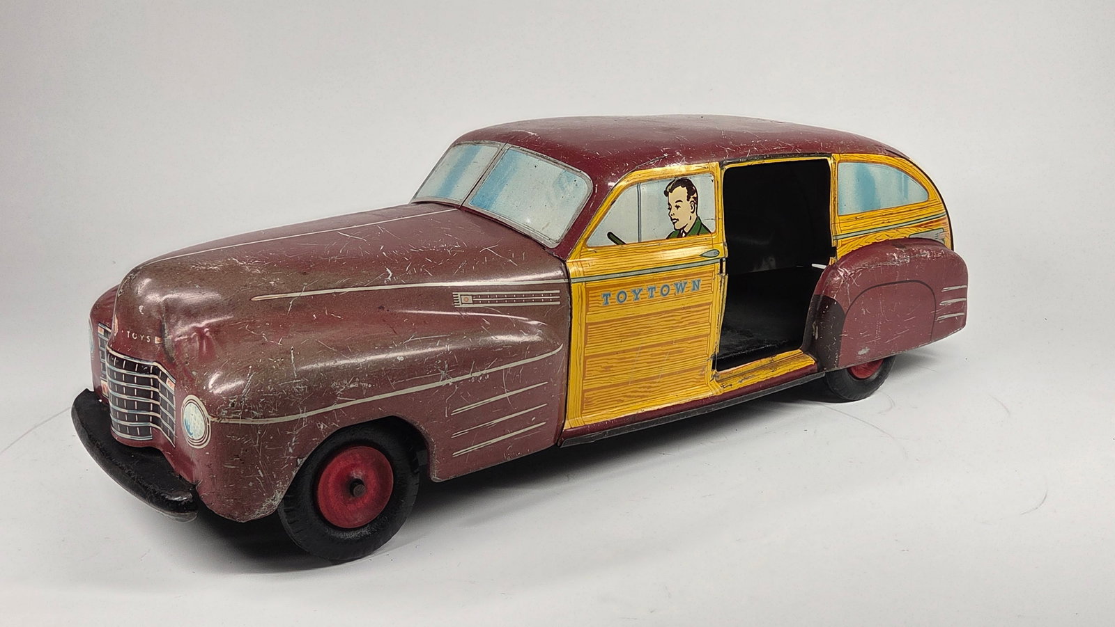 WYANDOTTE PRESSED STEEL TOYTOWN ESTATE CAR: REMAINS IN FAIR CONDITION, SHOWING TYPICAL WEAR THROUGHOUT. MISSING DRIVERS SIDE DOOR.