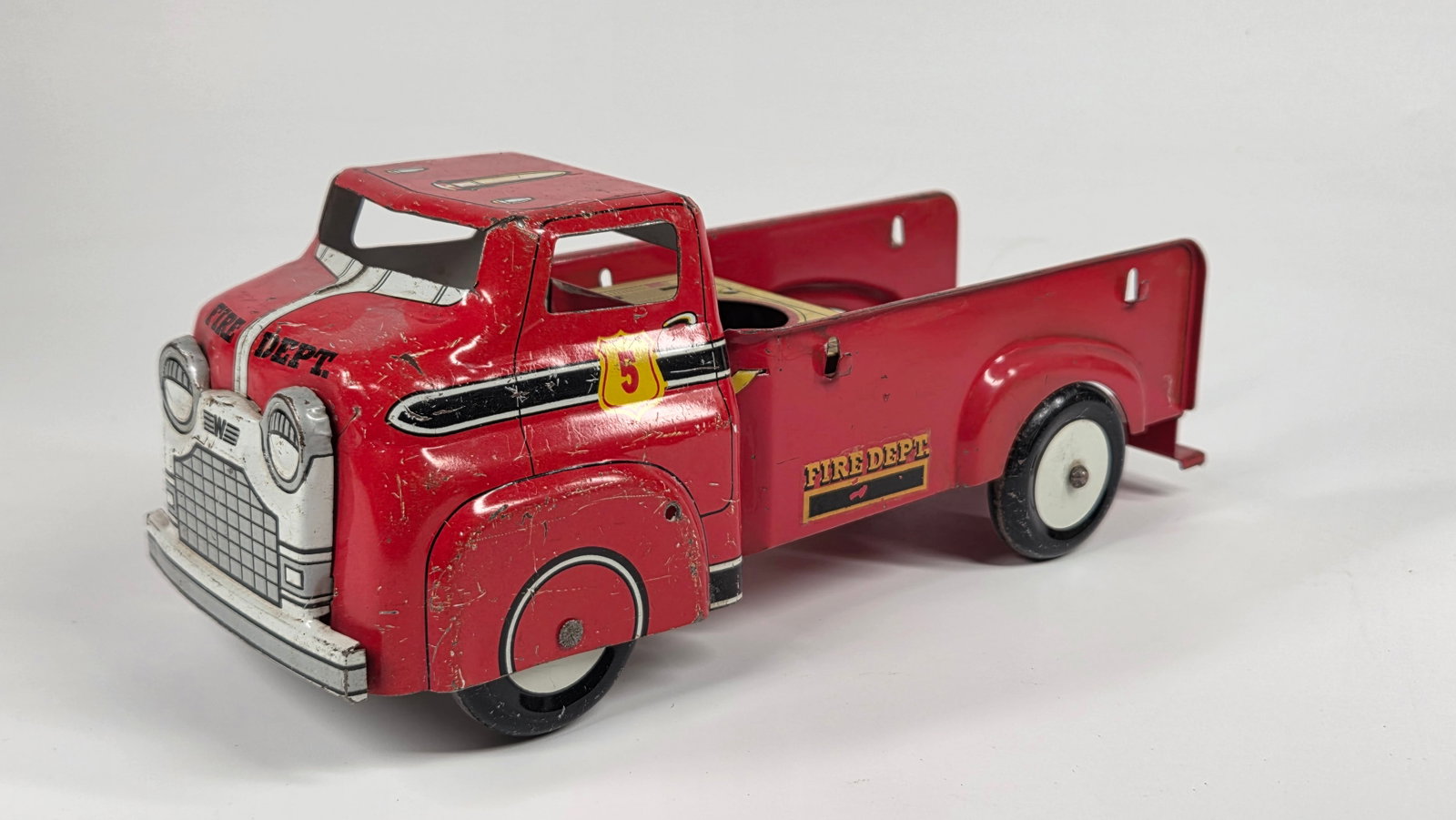 WYANDOTTE PRESSED STEEL FIRE DEPT. TRUCK: REMAINS IN FAIR TO GOOD CONDITION, SHOWING SOME TYPICAL WEAR AND MISSING PIECES.