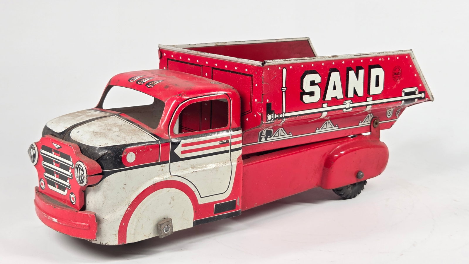 MARX PRESSED STEEL SAND & GRAVEL DUMP TRUCK: REMAINS IN GOOD CONDITION, SHOWING SOME LIGHT TYPICAL WEAR. DUSTY, NEEDS CLEANED.