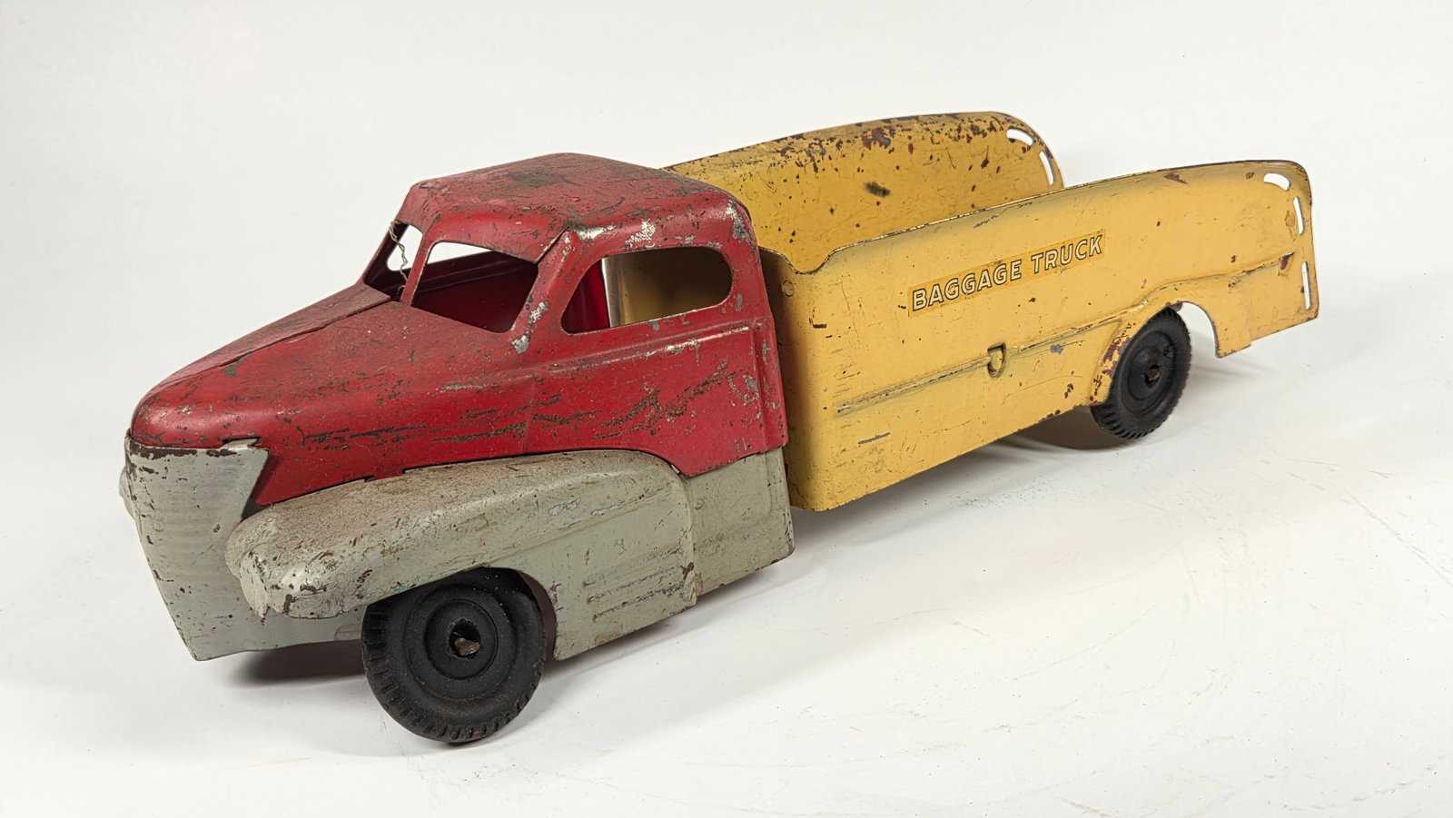 BUDDY L PRESSED STEEL BAGGAGE TRUCK (1 of 5)