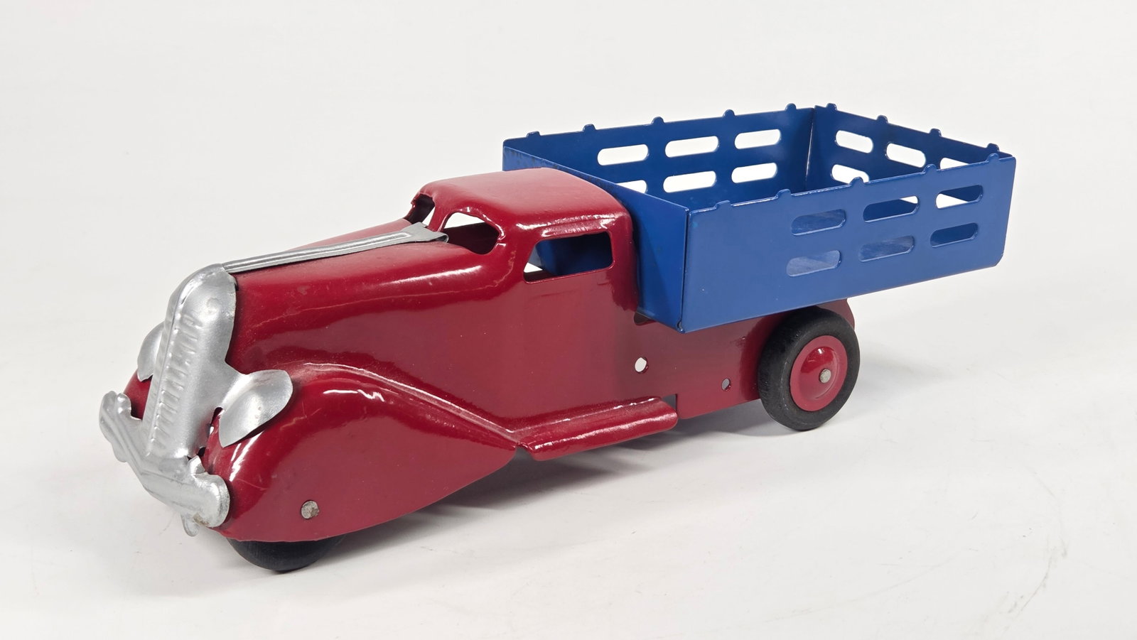 MARX WYANDOTTE PRESSED STEEL STAKE BODY TRUCK (1 of 5)