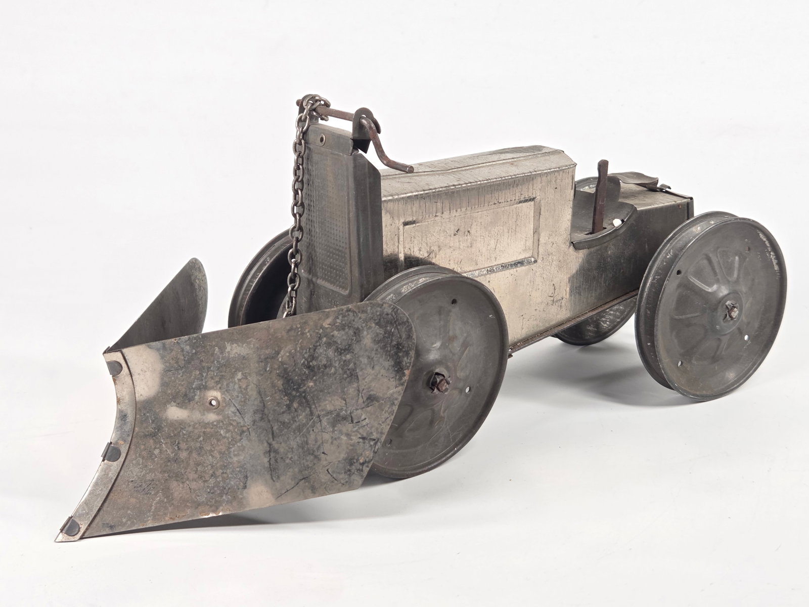 MARX TIN LITHO WIND UP TRACTOR W/ PLOW (1 of 4)