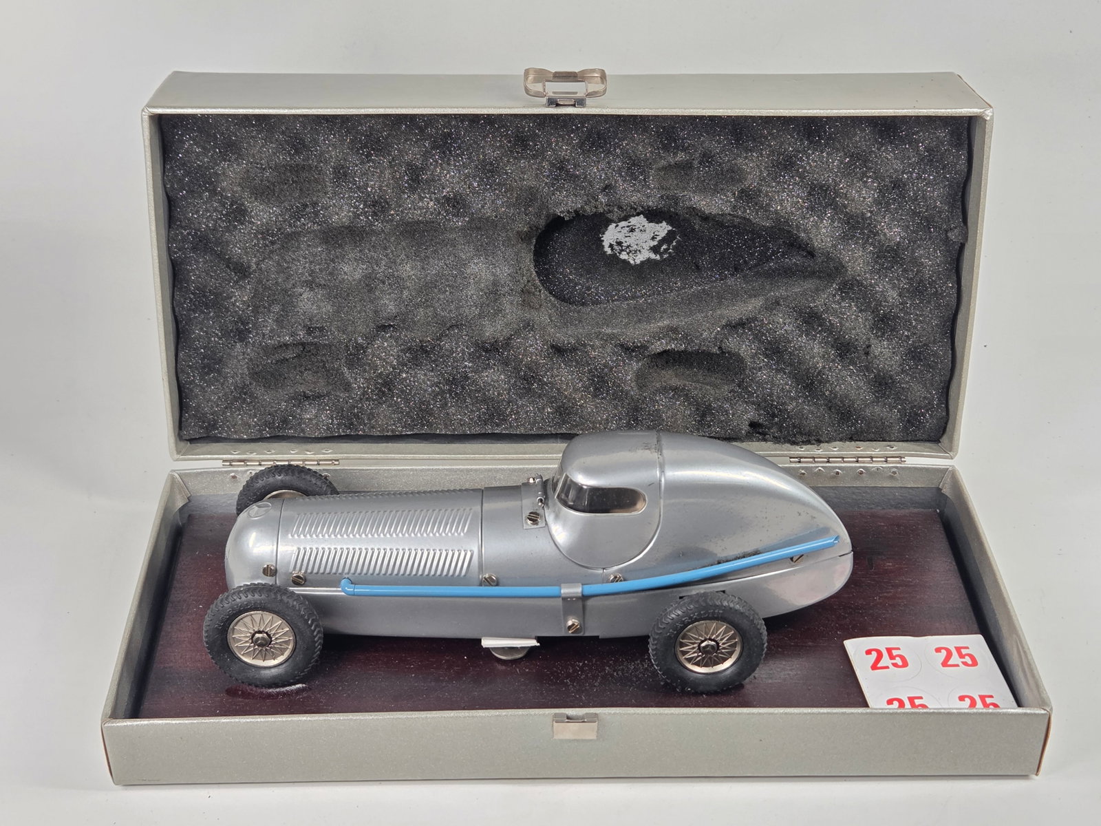 MARKLIN METAL WIND UP MERCEDES RACE CAR (1 of 7)