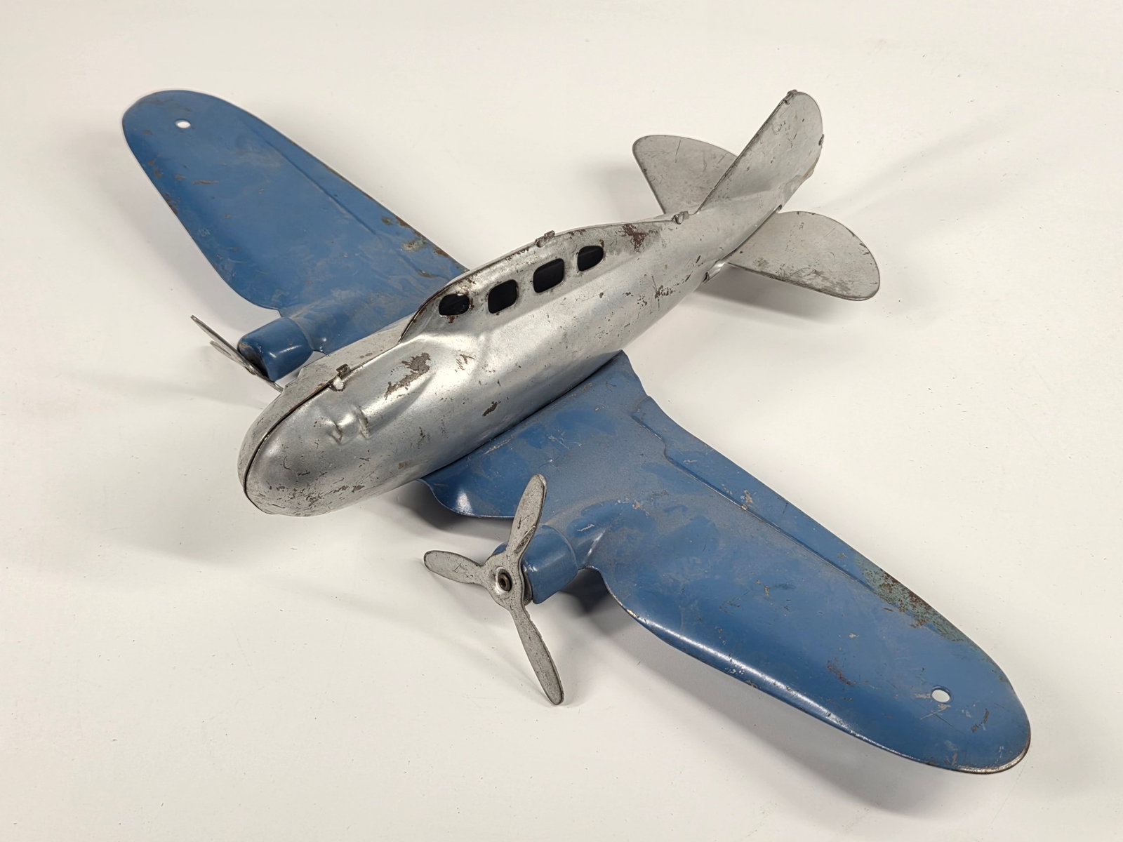 VINTAGE WYANDOTTE MARX PRESSED STEEL AIRPLANE (1 of 5)