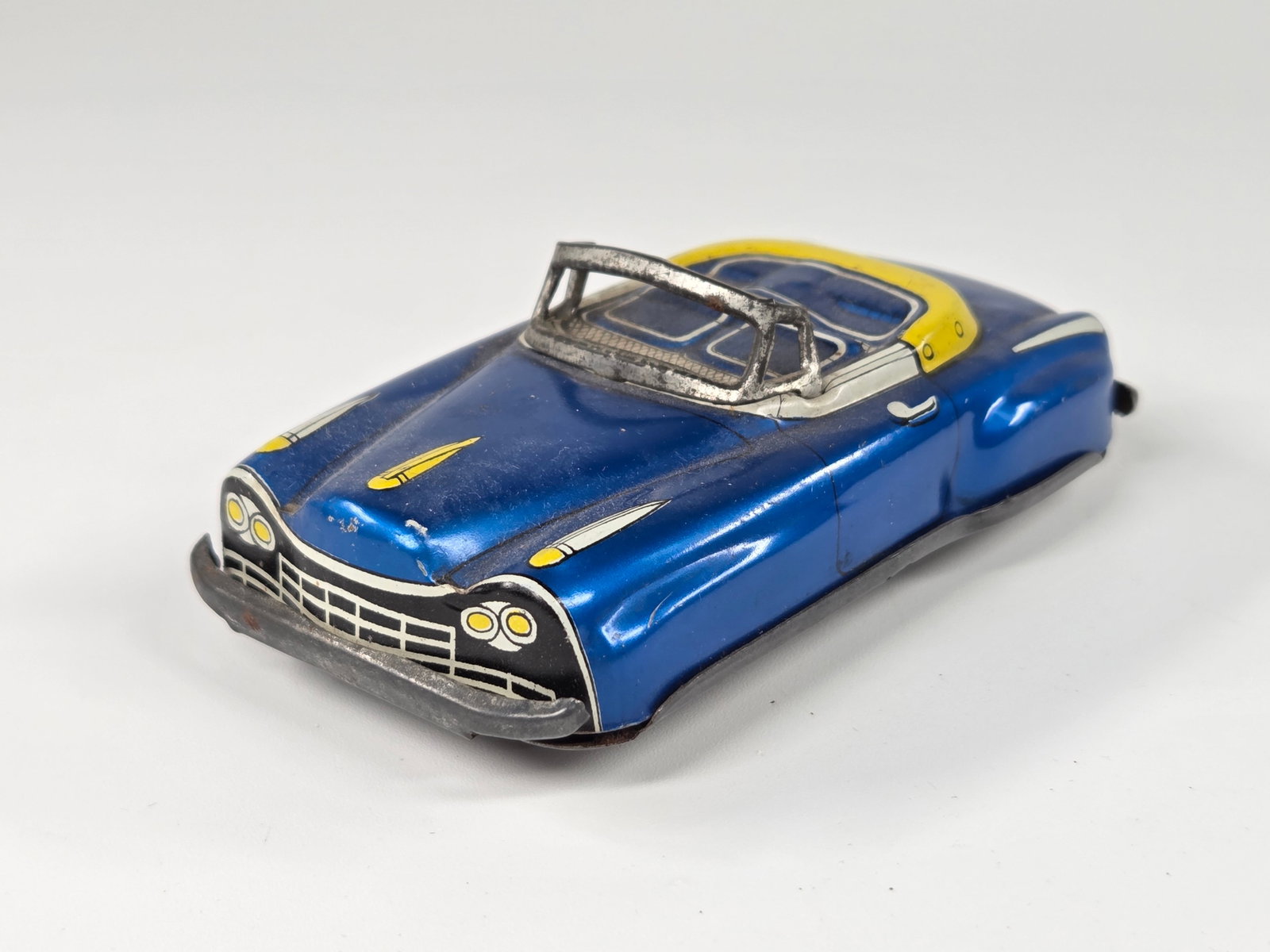 SMALL JAPAN TIN LITHO BLUE CONVERTIBLE: REMAINS IN GOOD CONDITION, SHOWING SOME TYPICAL WEAR.