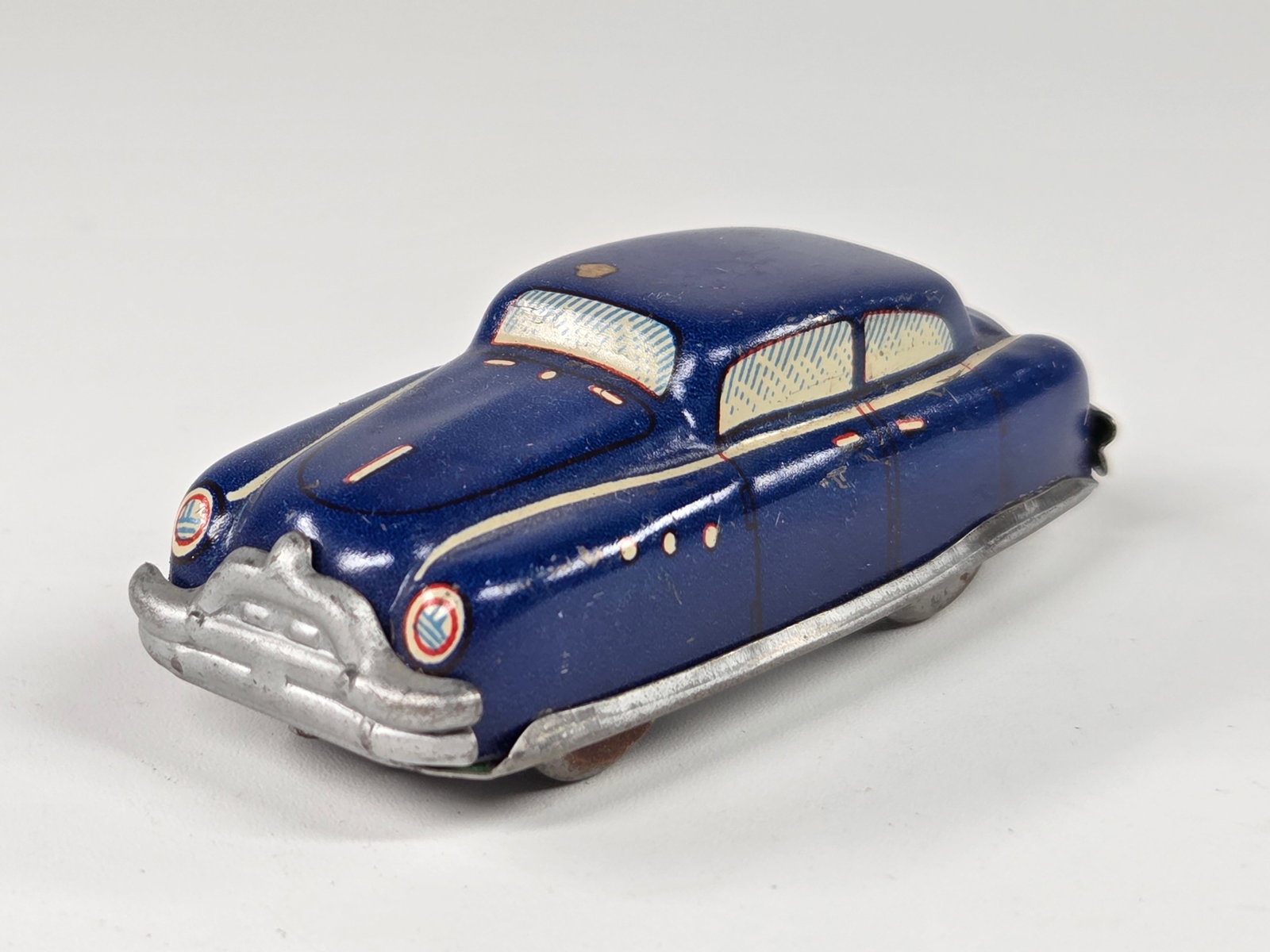 AUTOMATIC TOY USA TIN LITHO WIND UP CAR - BLUE: REMAINS IN GOOD CONDITION, SHOWING SOME TYPICAL WEAR.