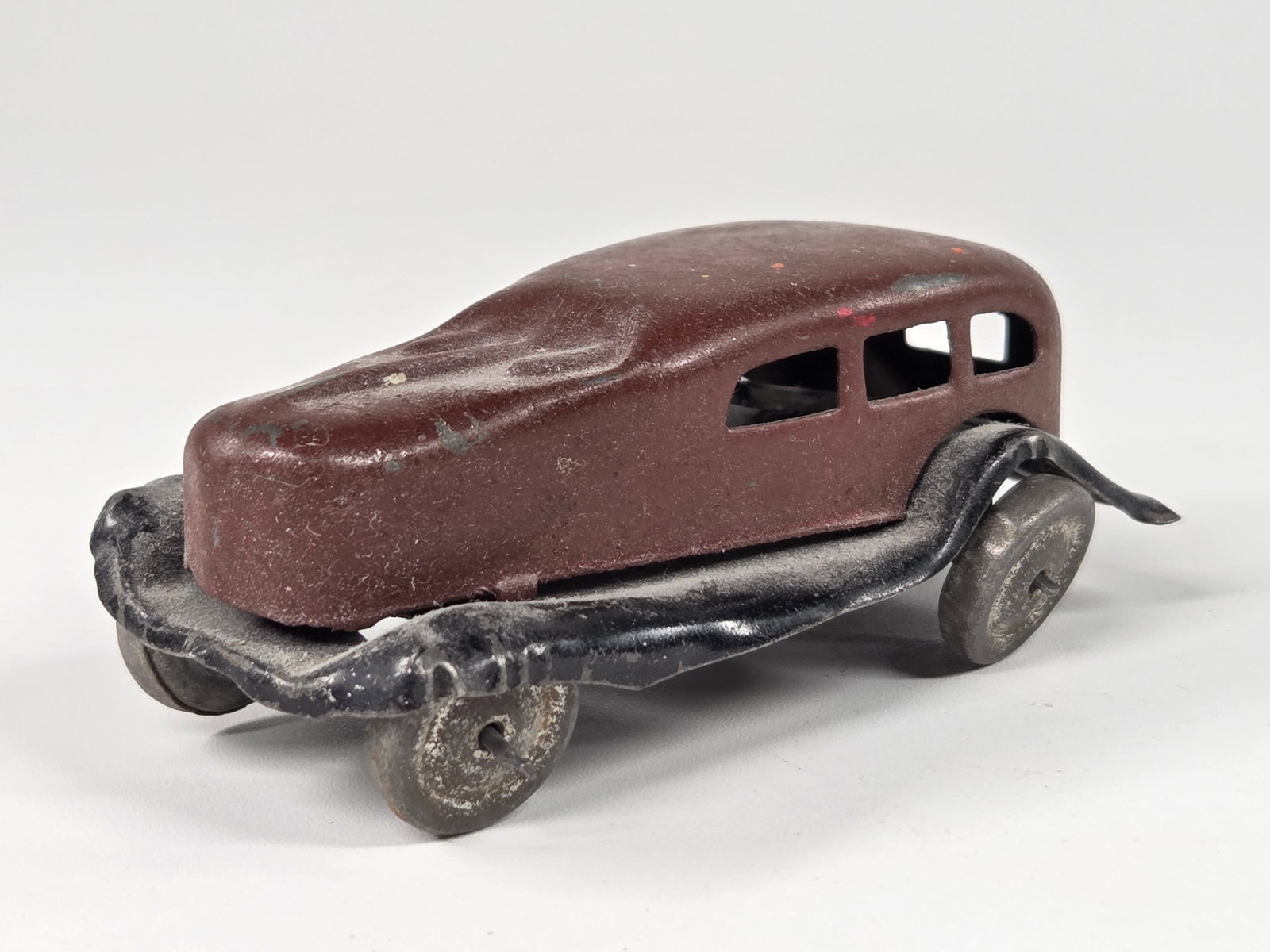 SMALL JAPAN TIN LITHO CAR: REMAINS IN FAIR CONDITION, NEEDS CLEANED. ONE REAR WHEEL BENT.