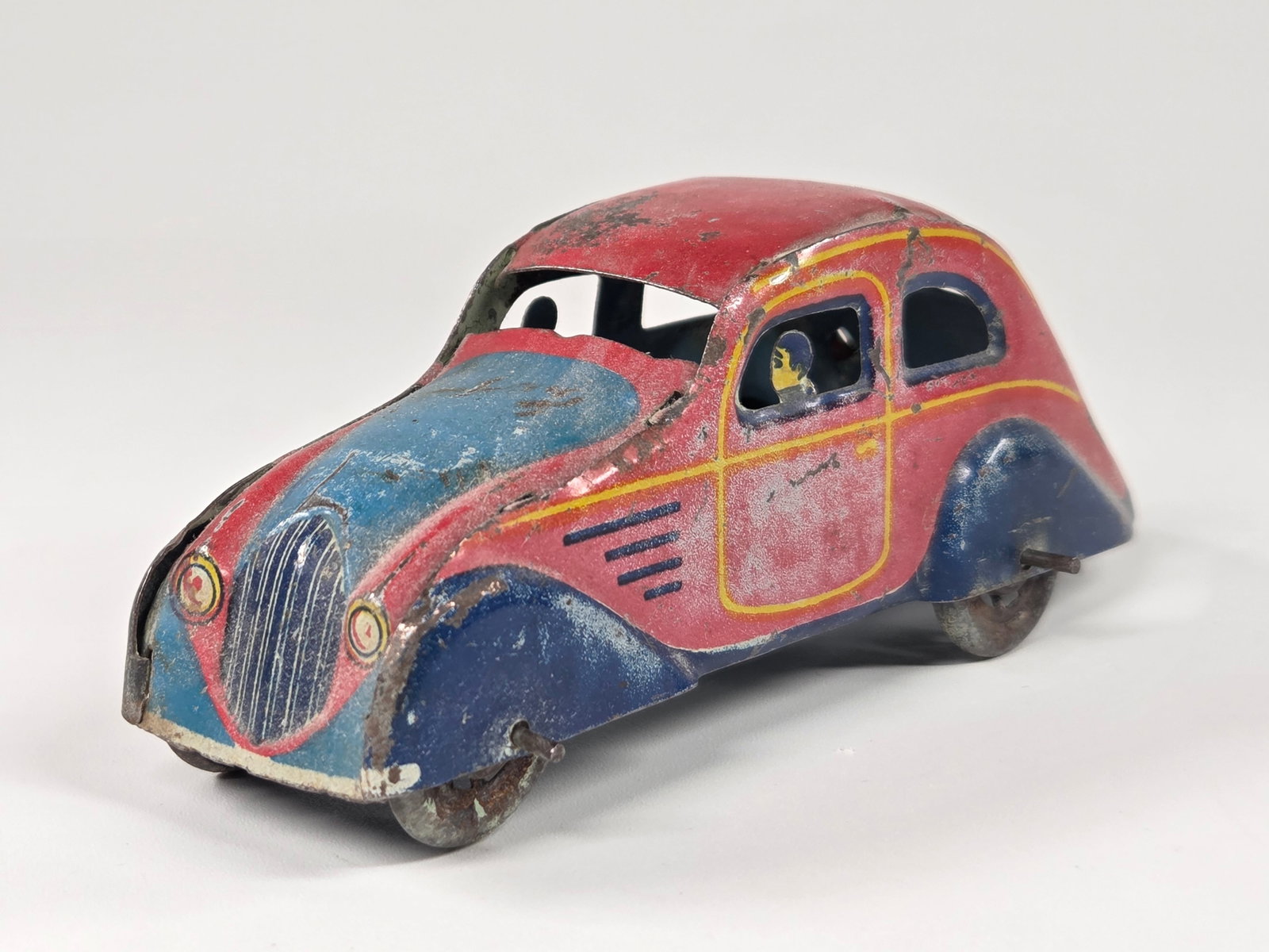 SMALL ANTIQUE TIN LITHO CHRYSLER AIRFLOW - RED (1 of 5)