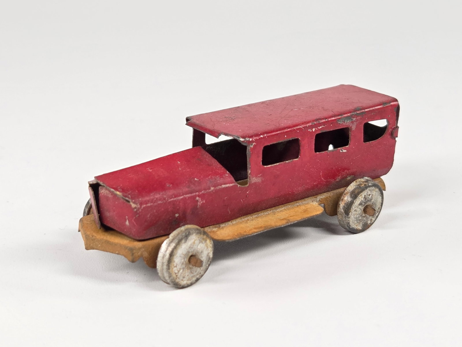 SMALL MINIATURE TIN LITHO PENNY TOY STYLE AUTOMOBILE (1 of 5)
