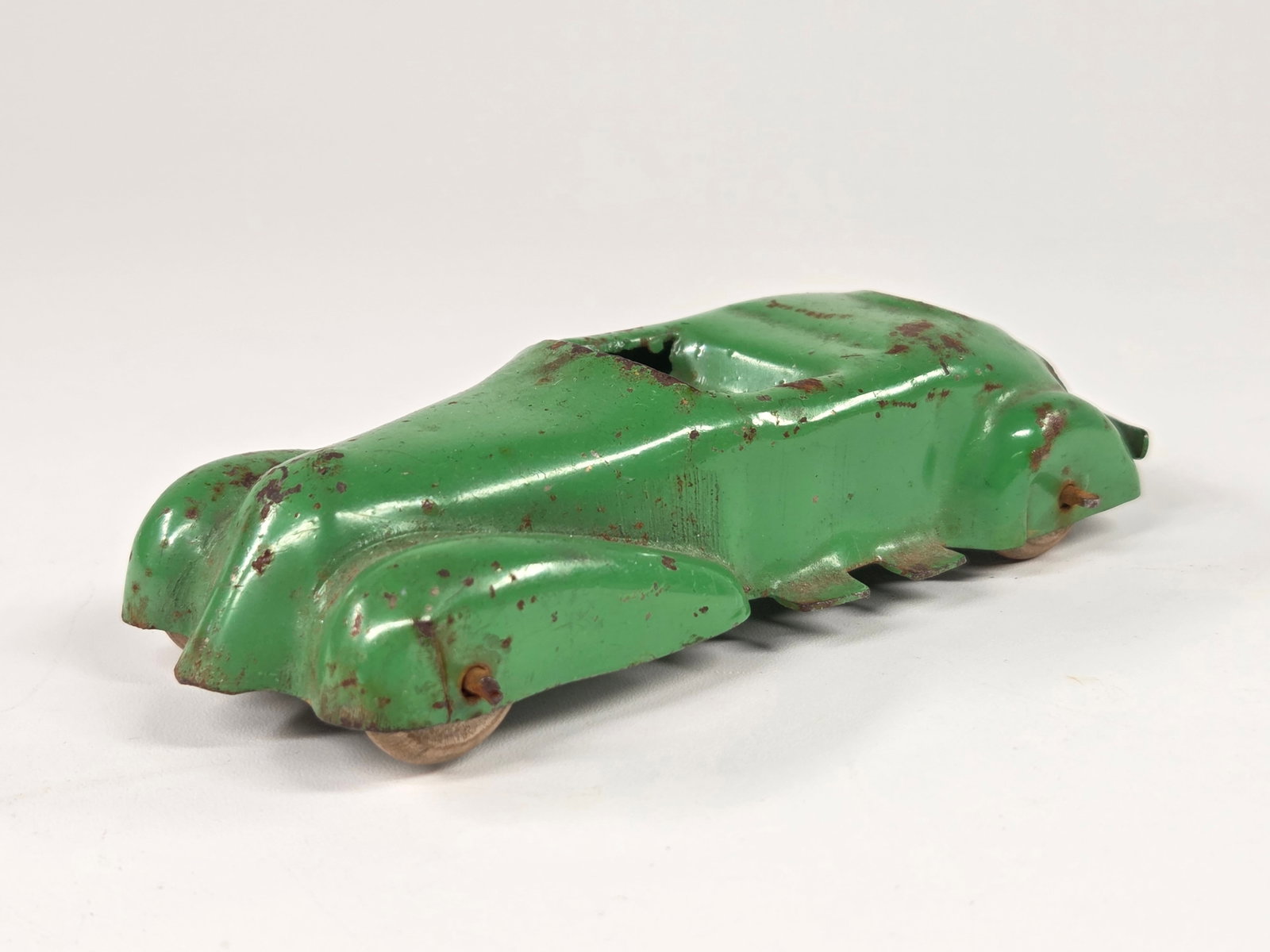GREEN WYANDOTTE PRESSED STEEL CONVERTIBLE: REMAINS IN FAIR TO GOOD CONDITION, SHOWING SOME TYPICAL WEAR.