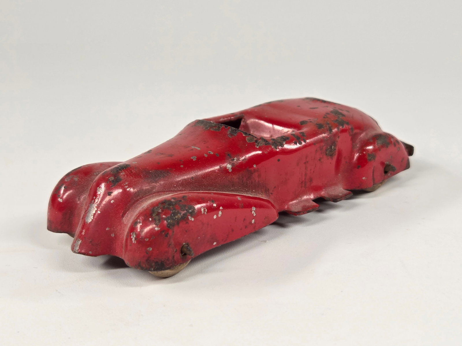 RED WYANDOTTE PRESSED STEEL CONVERTIBLE: REMAINS IN FAIR TO GOOD CONDITION, SHOWING SOME TYPICAL WEAR.