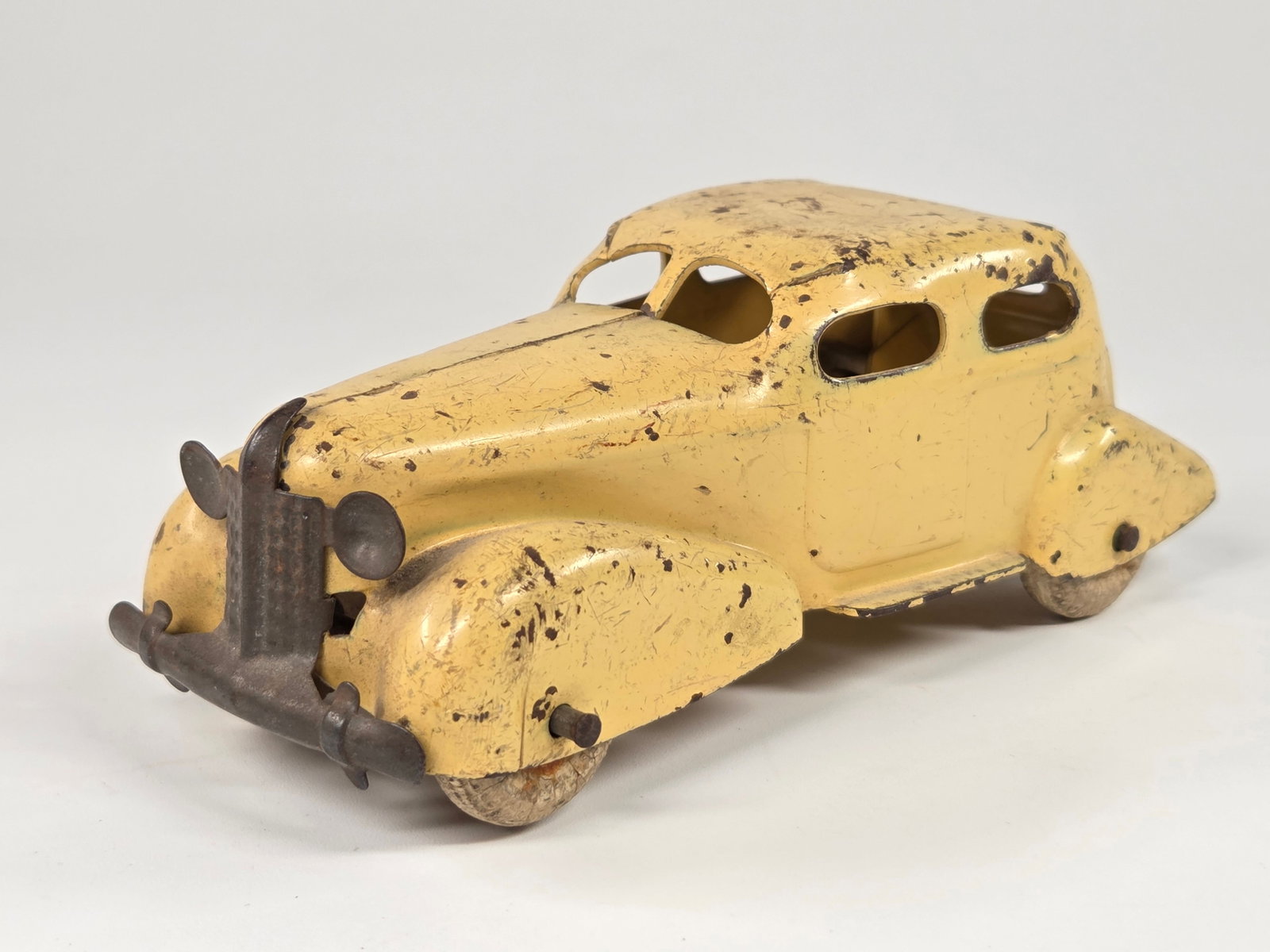 MARX WYANDOTTE PRESSED STEEL CAR: REMAINS IN FAIR CONDITION, SHOWING WEAR THROUGHOUT.