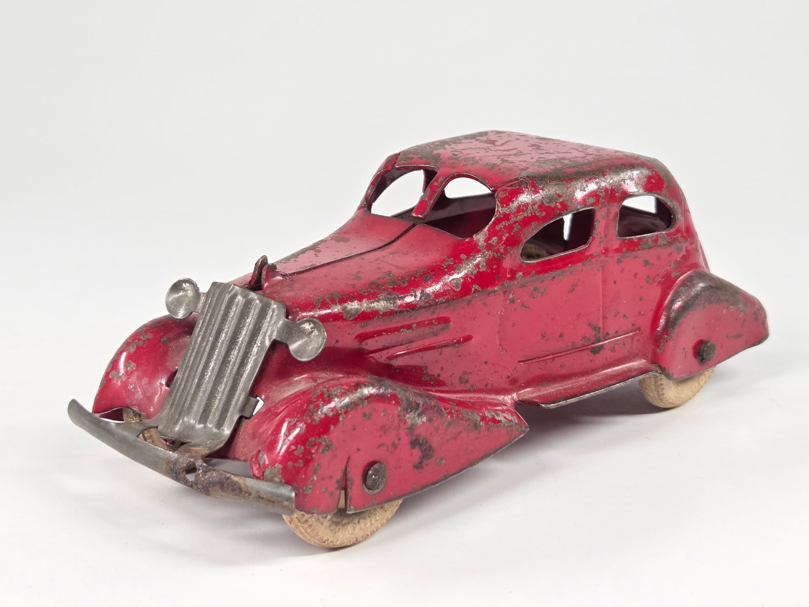 MARX WYANDOTTE PRESSED STEEL CAR: REMAINS IN FAIR TO GOOD CONDITION, SHOWING SOME TYPICAL WEAR.