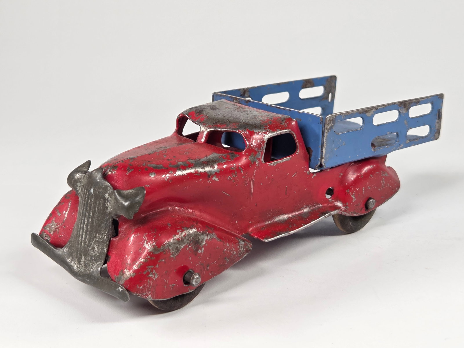 MARX PRESSED STEEL STREAMLINE STAKE BODY TRUCK (1 of 5)
