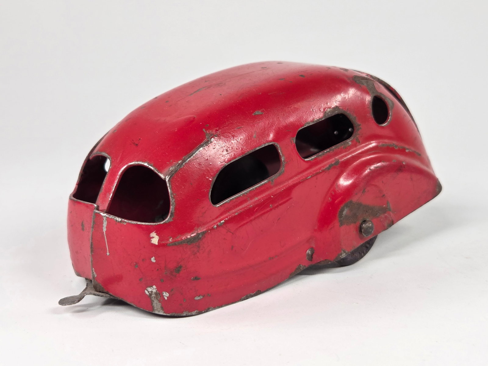 MARX WYANDOTTE PRESSED STEEL STREAMLINE TRAILER: REMAINS IN FAIR TO GOOD CONDITION, SHOWING SOME TYPICAL WEAR.